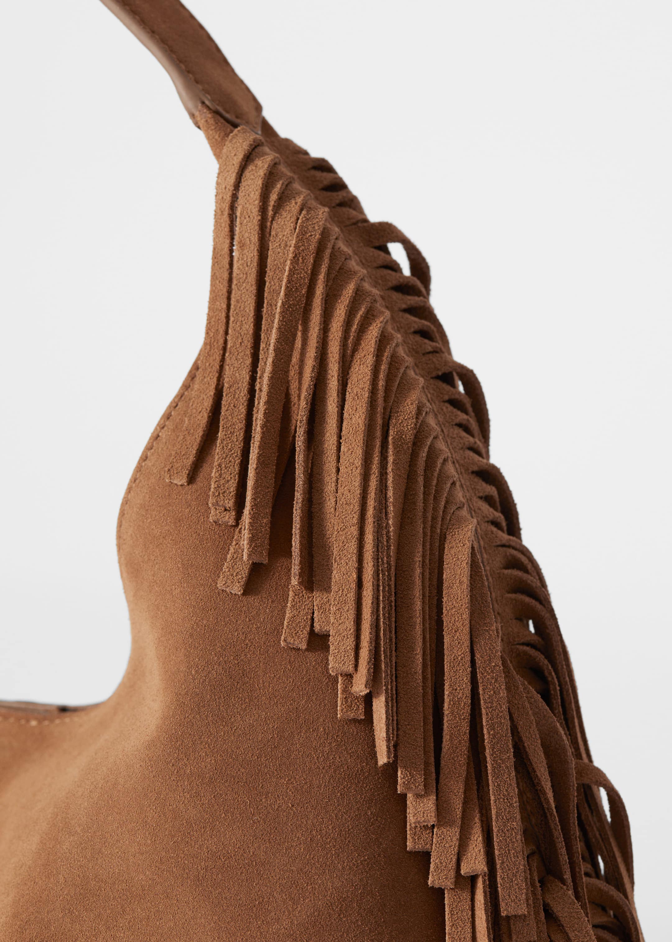 Fringed Suede Tote - {{variantName}} - Descriptive Detail