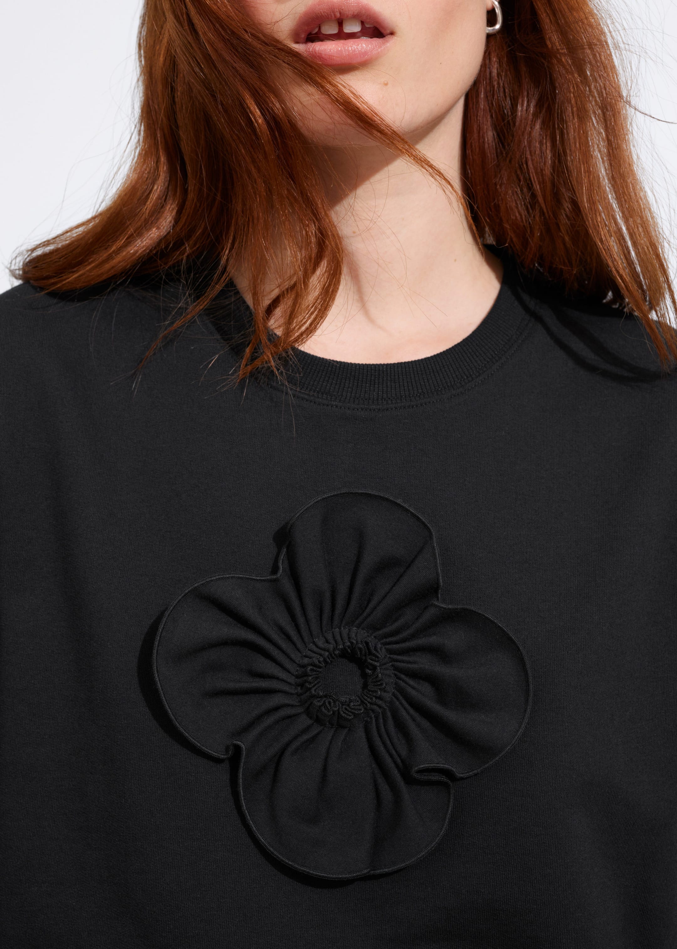 Floral-Appliqué T-Shirt - White - Lookbook