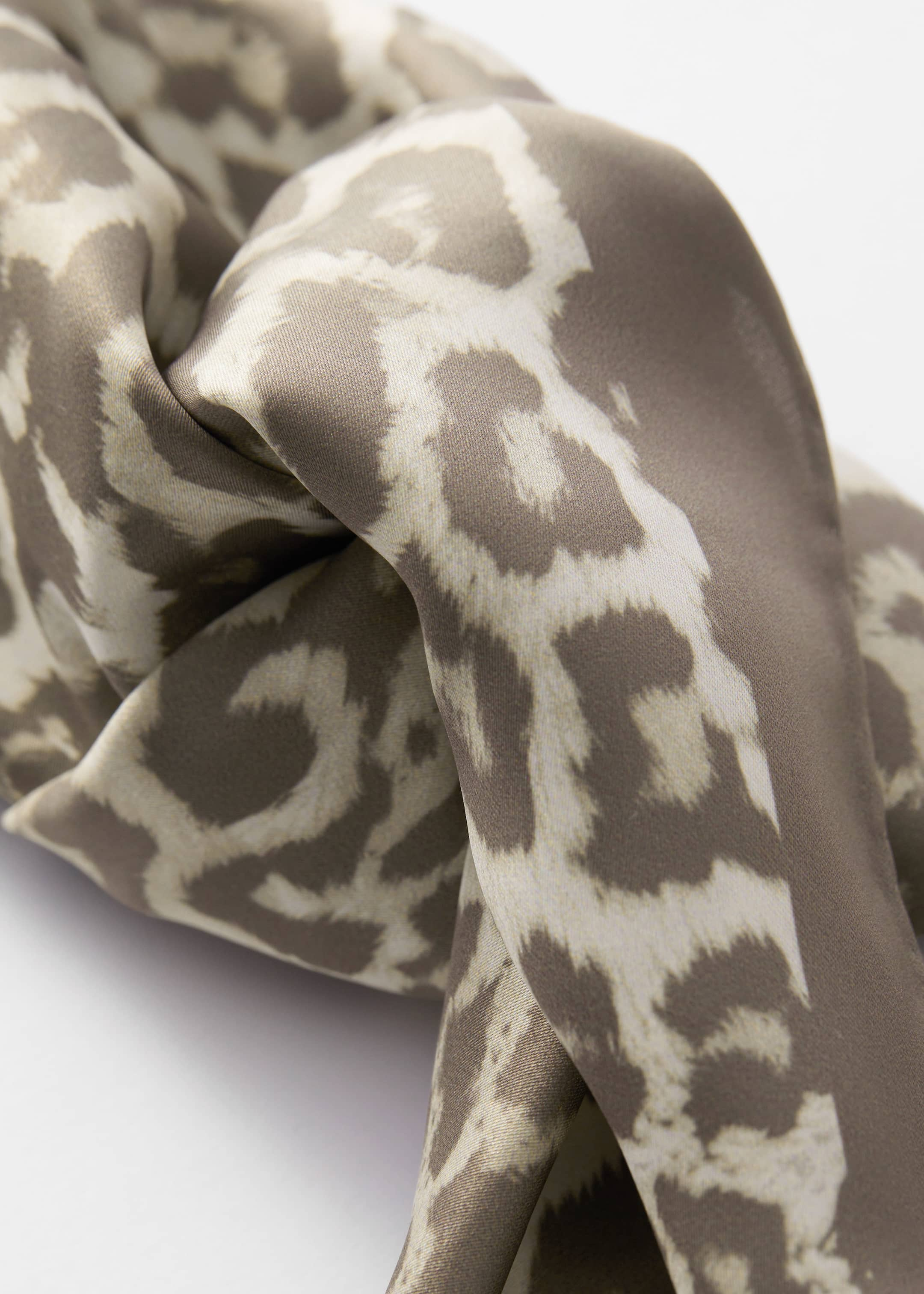 Leopard-Print Scarf - {{variantName}} - Descriptive Detail