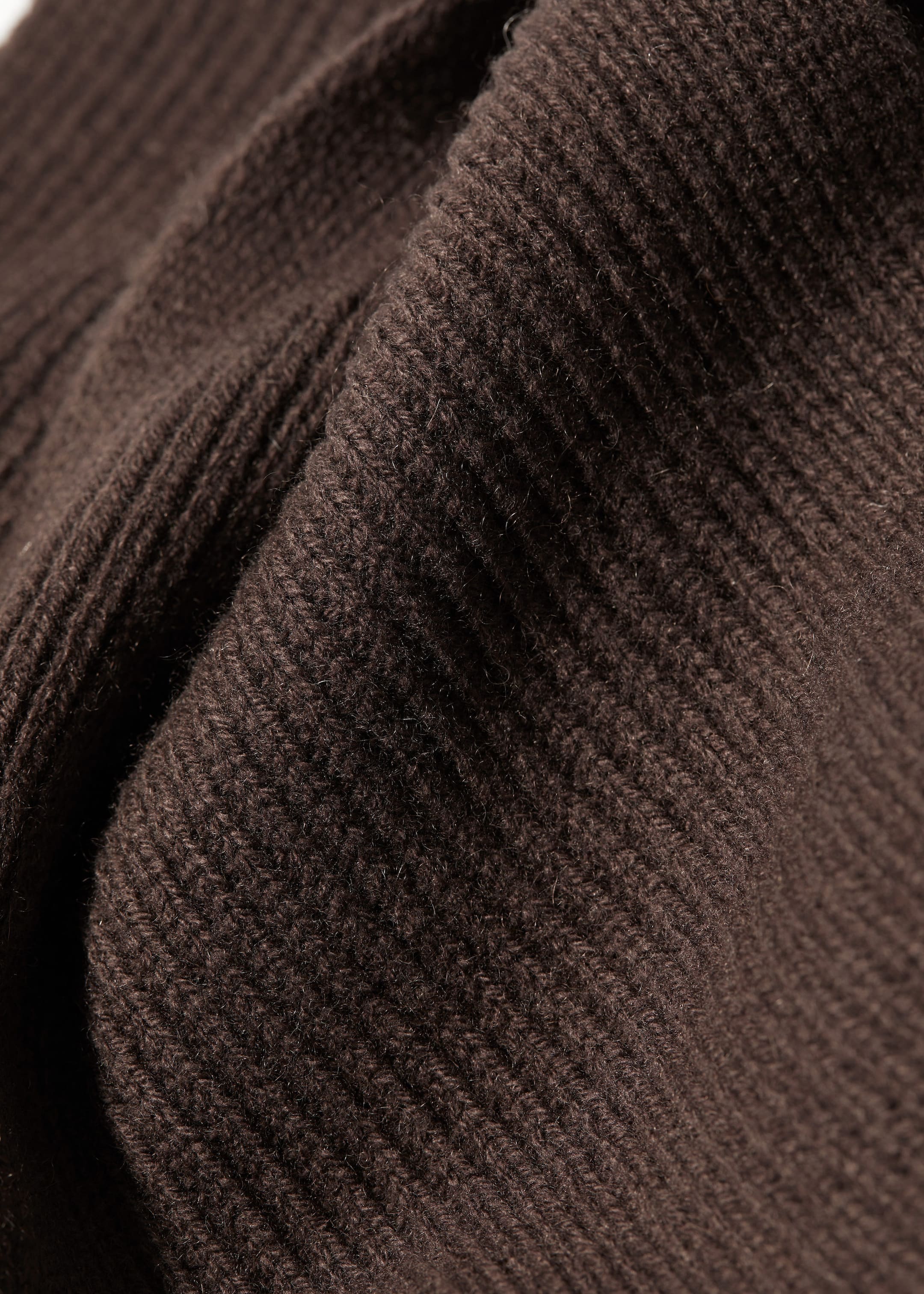 Hooded Wool Scarf - {{variantName}} - Descriptive Detail