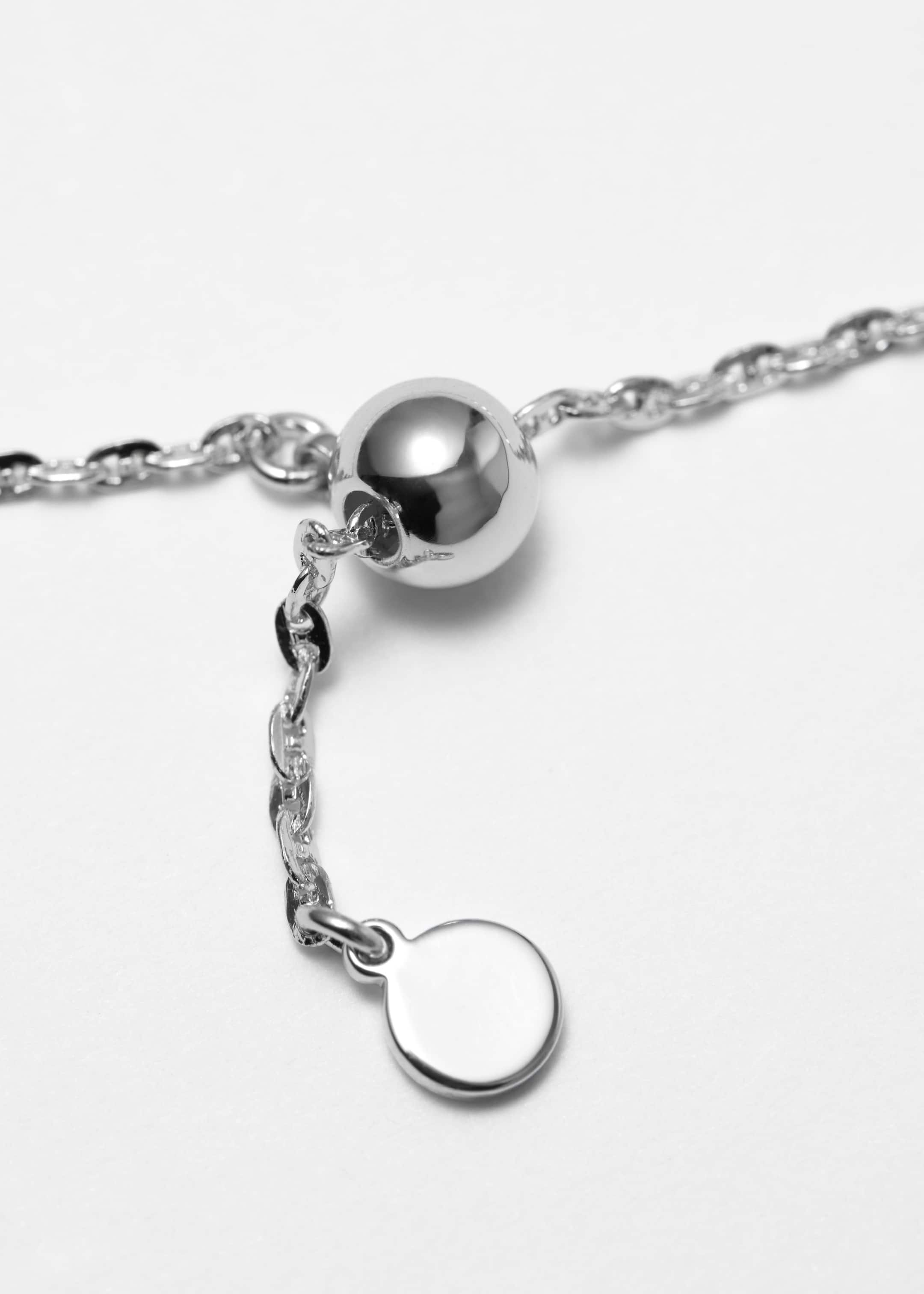 Minimalist Chain Bracelet - {{variantName}} - Descriptive Detail