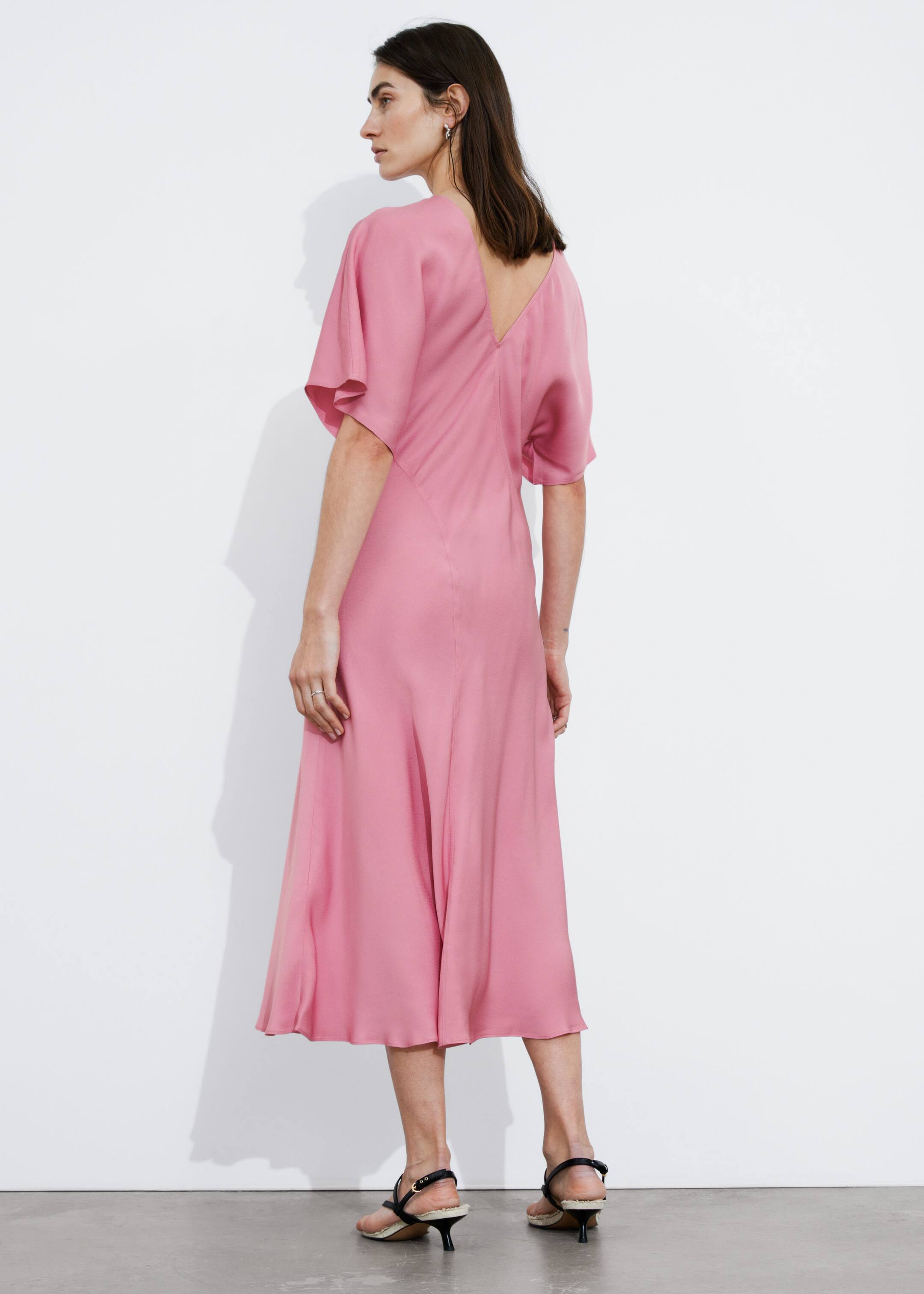 Robe midi en satin - Rose - Lookbook