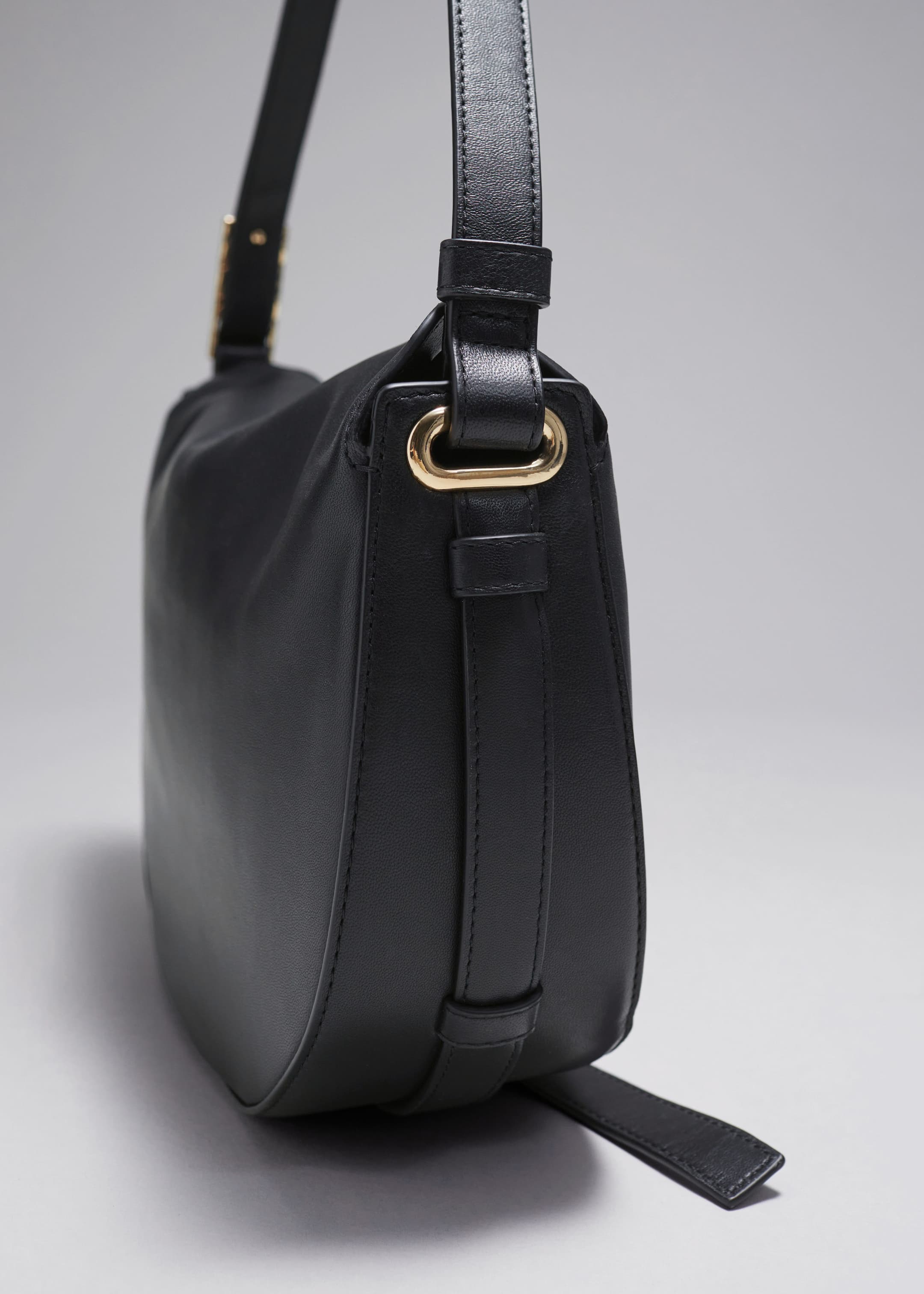 Leather Shoulder Bag - {{variantName}} - Descriptive Detail