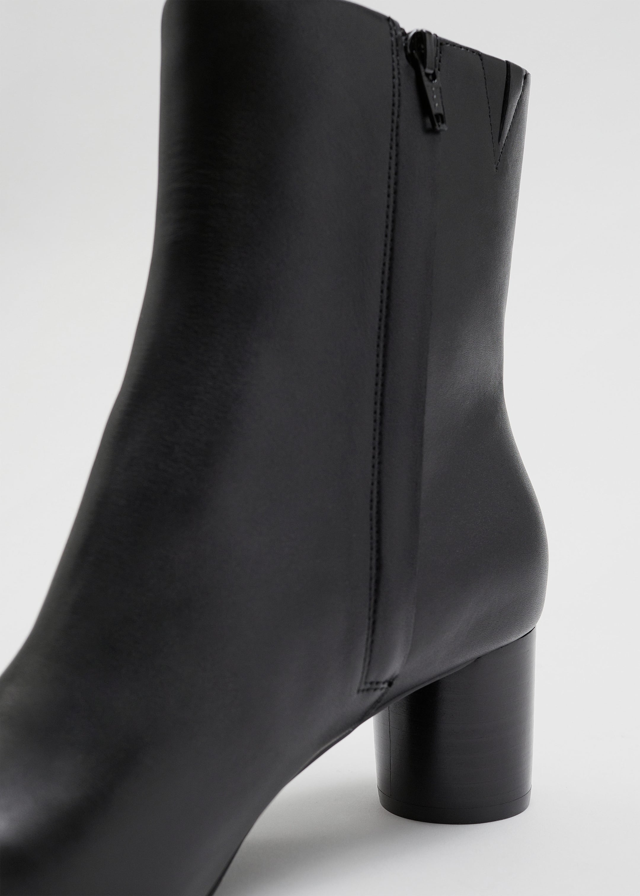 Bottines en cuir - {{variantName}} - Descriptive Detail