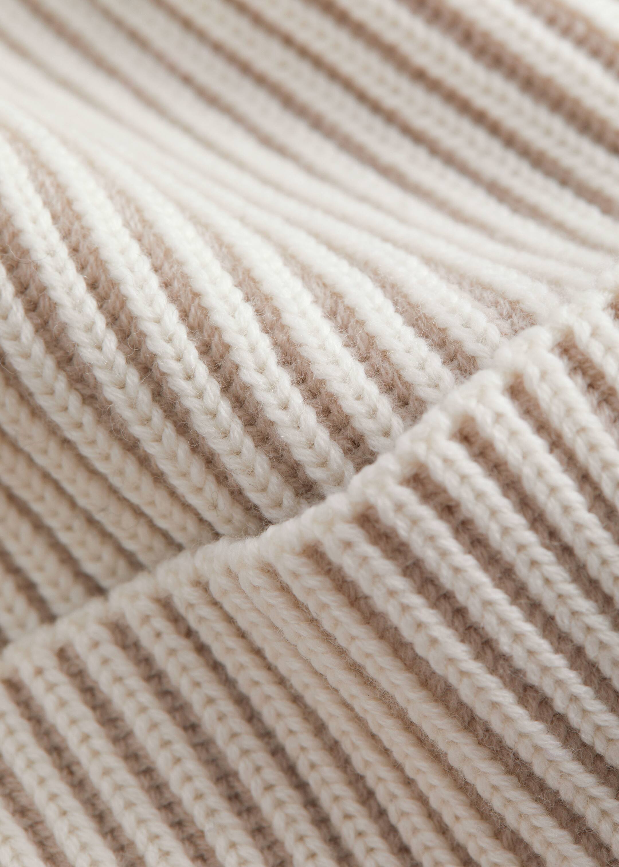 Ribbed Wool Beanie - {{variantName}} - Descriptive Detail