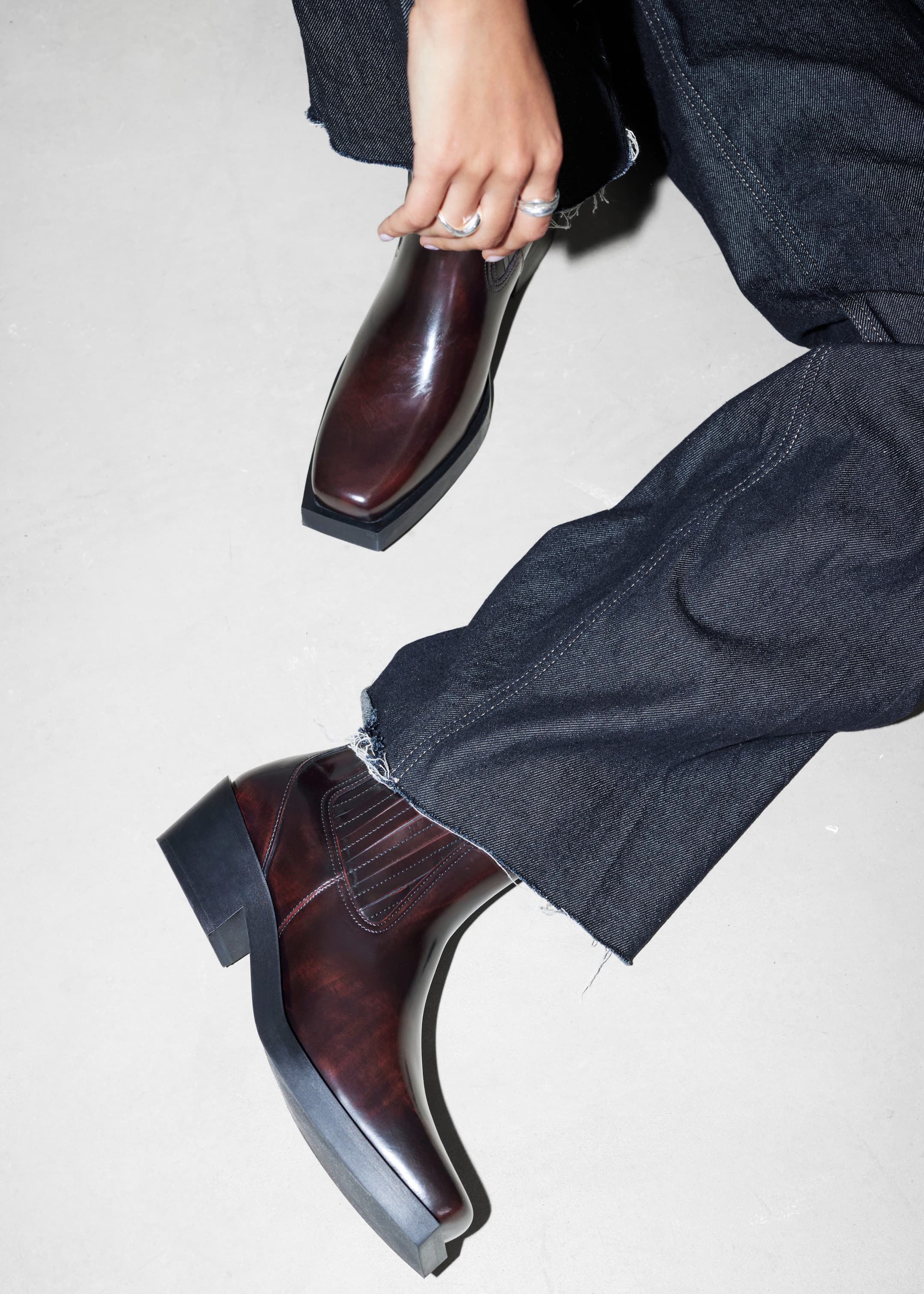 Chelsea boots motard en cuir - Bordeaux - Lookbook