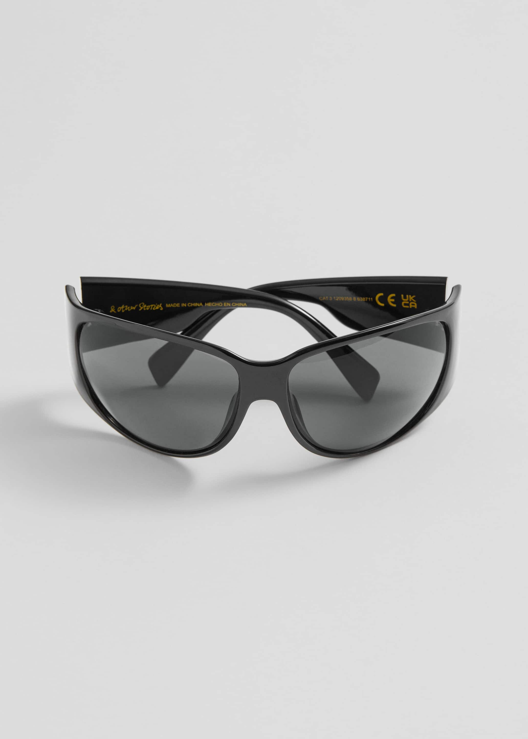 Rounded Sunglasses - Black - Still Life