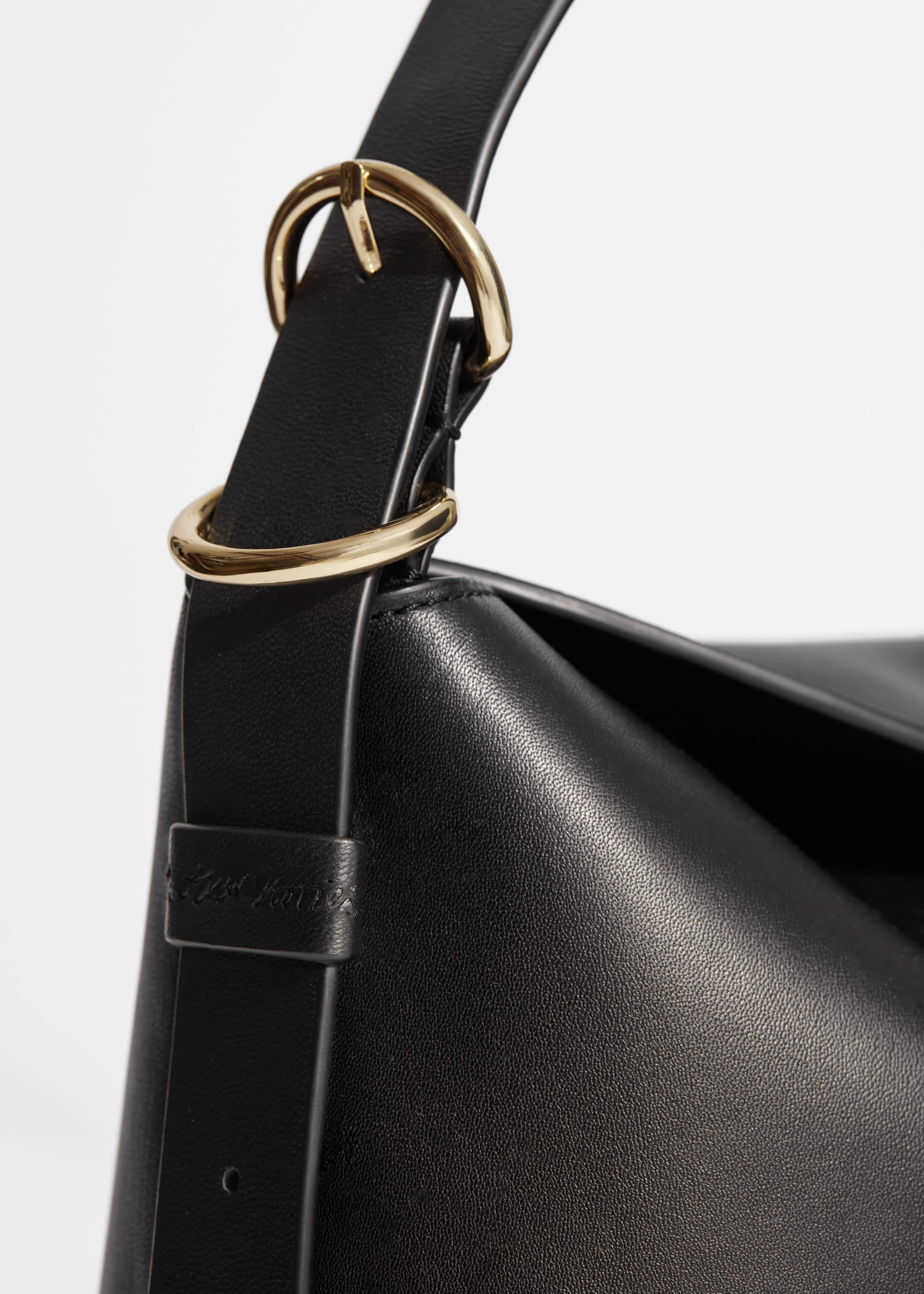 Large Leather Shoulder Bag - {{variantName}} - Descriptive Detail