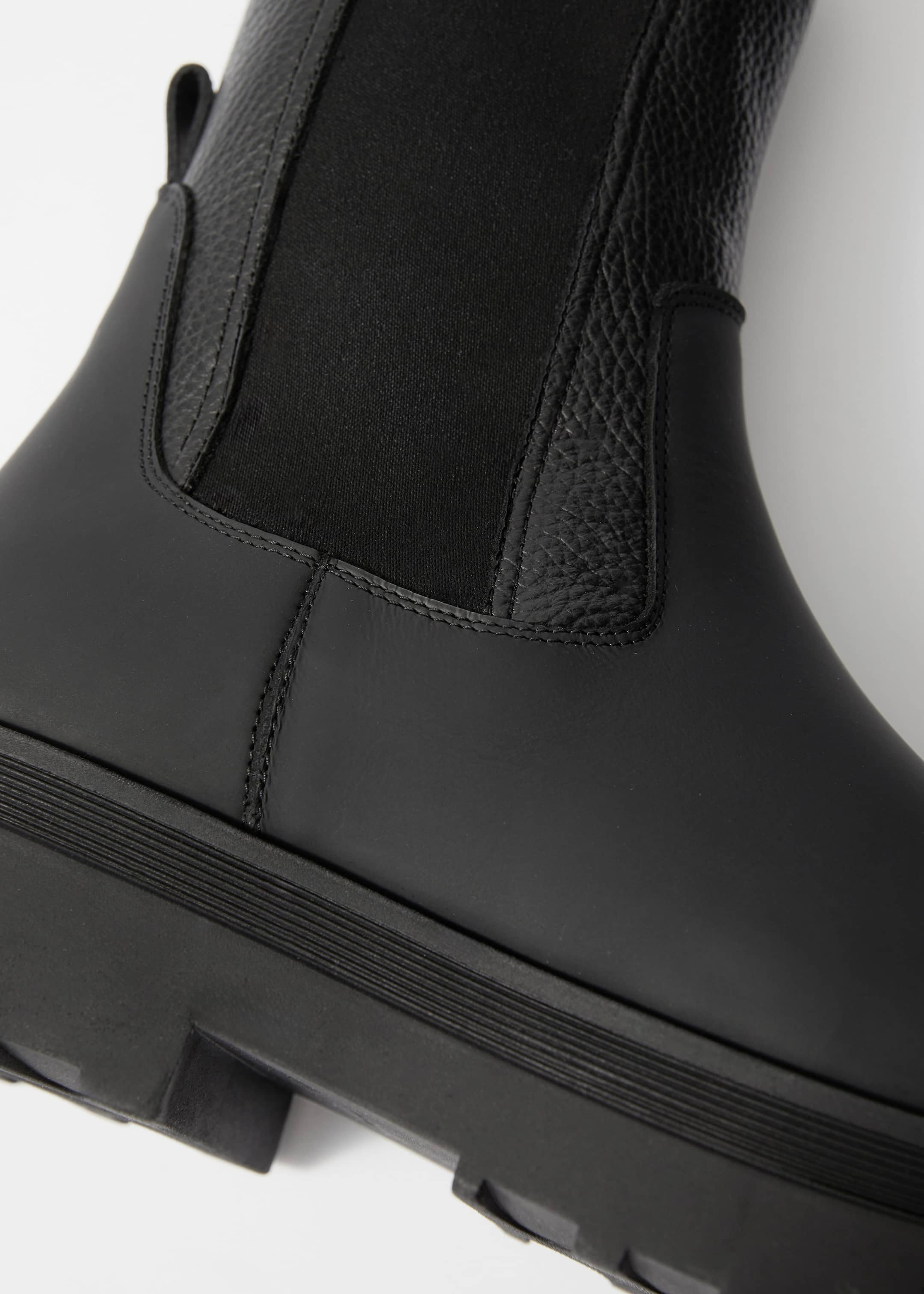 Lined Leather Chelsea Boots - {{variantName}} - Descriptive Detail