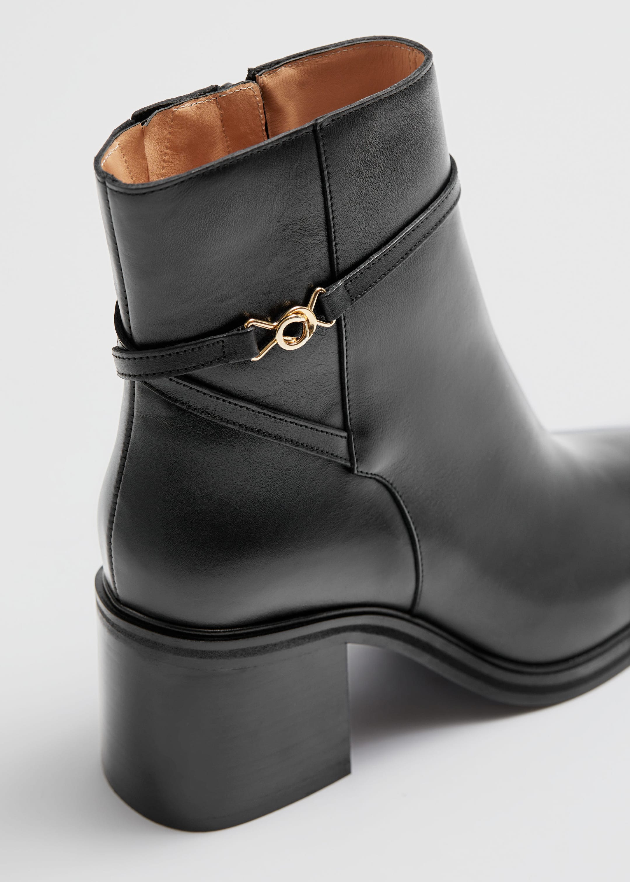 Leather Chelsea Boots - {{variantName}} - Descriptive Detail