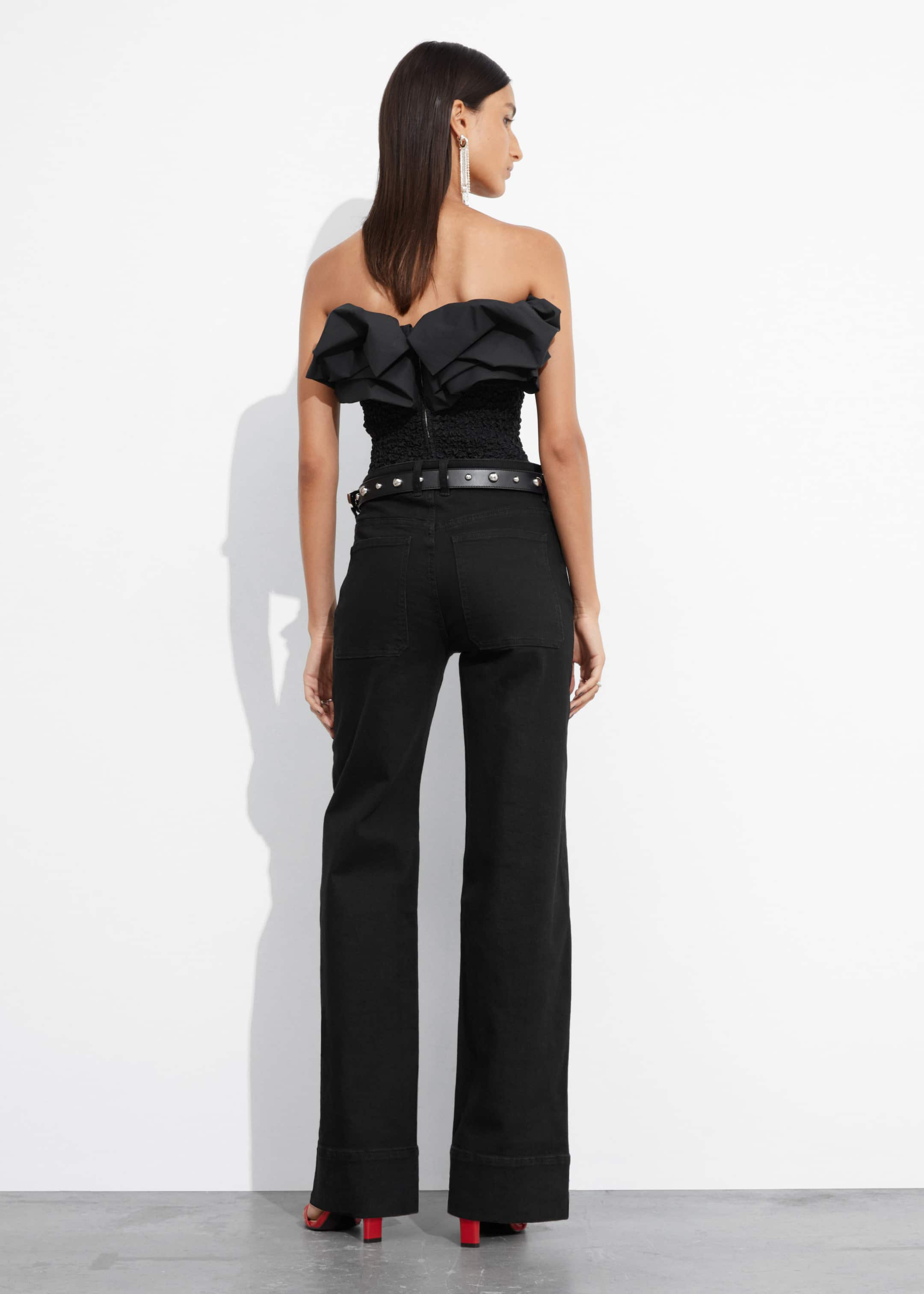 High-Waist Jeans - Black - Lookbook