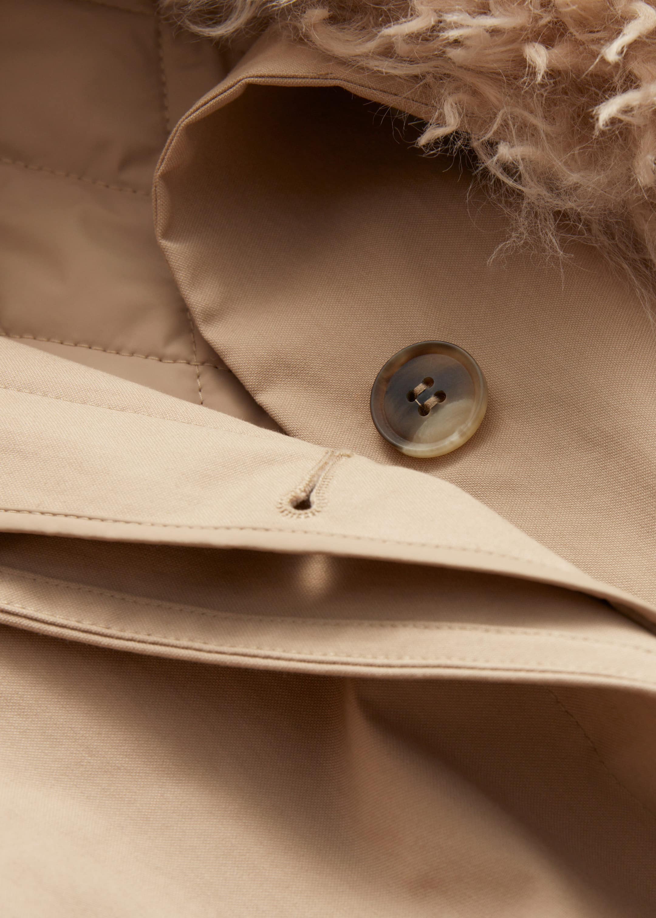 Manteau à col en fourrure synthétique - {{variantName}} - Descriptive Detail