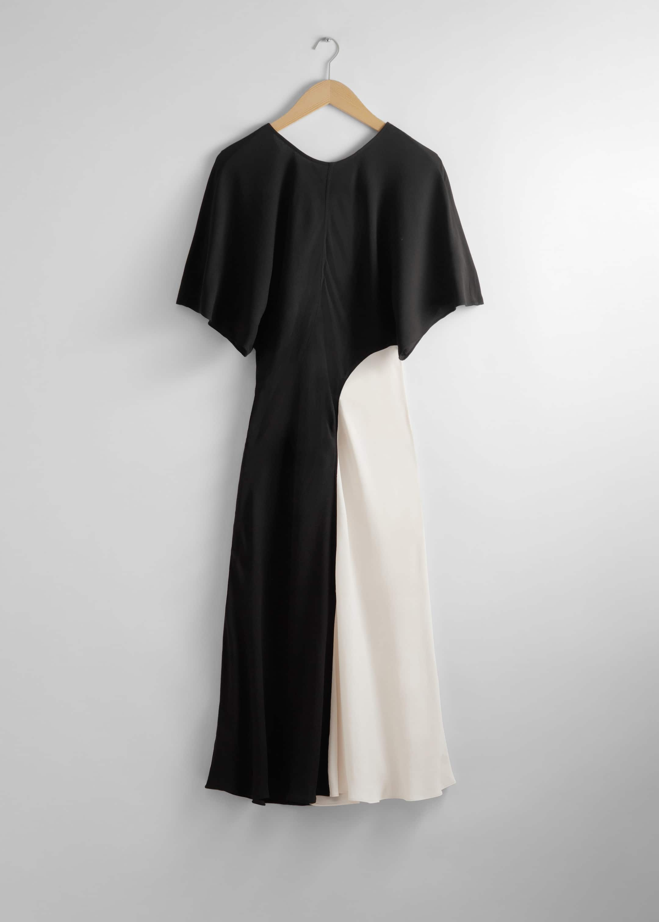 Image of Robe midi en satin