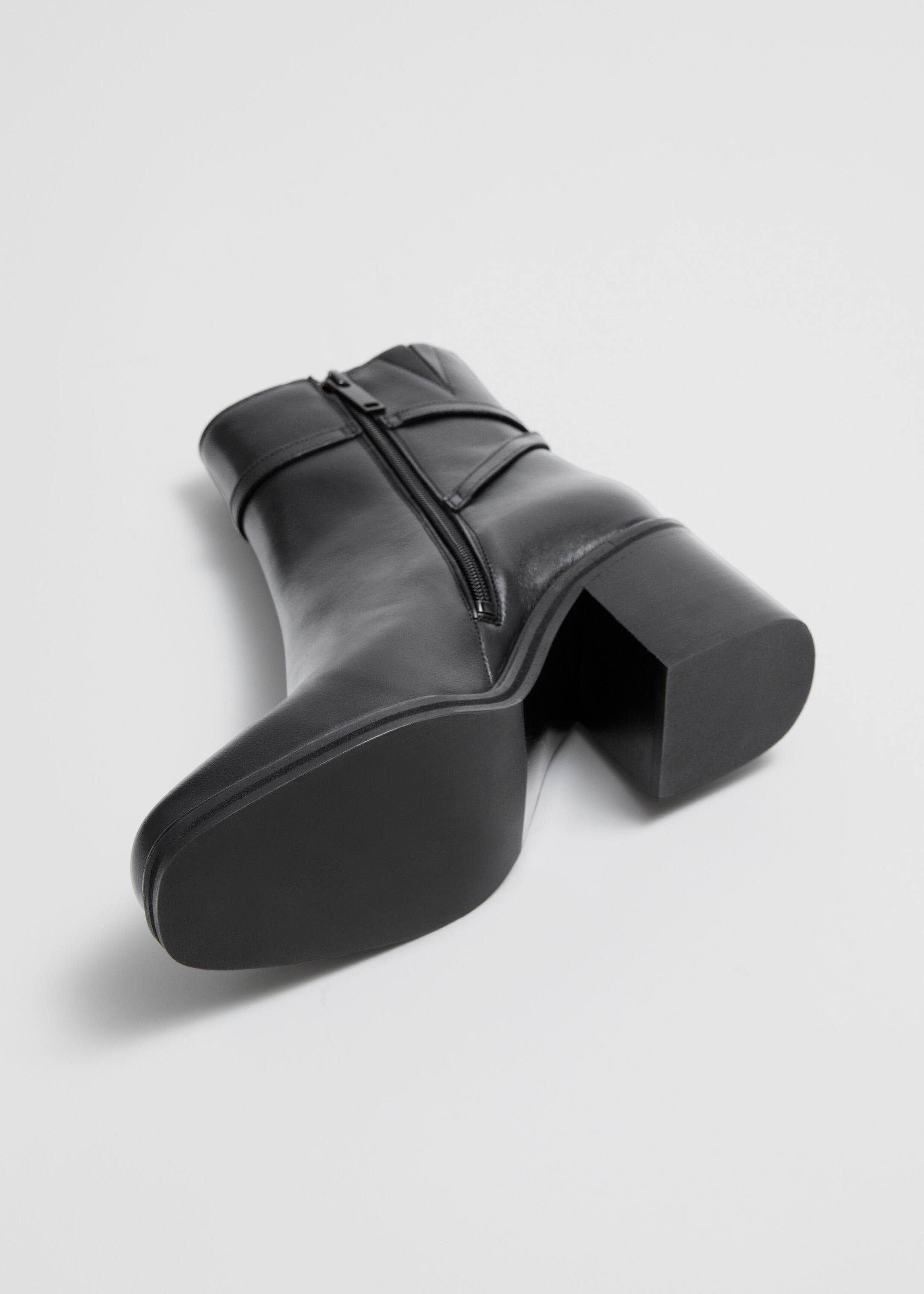 Leather Chelsea Boots - {{variantName}} - Descriptive Detail