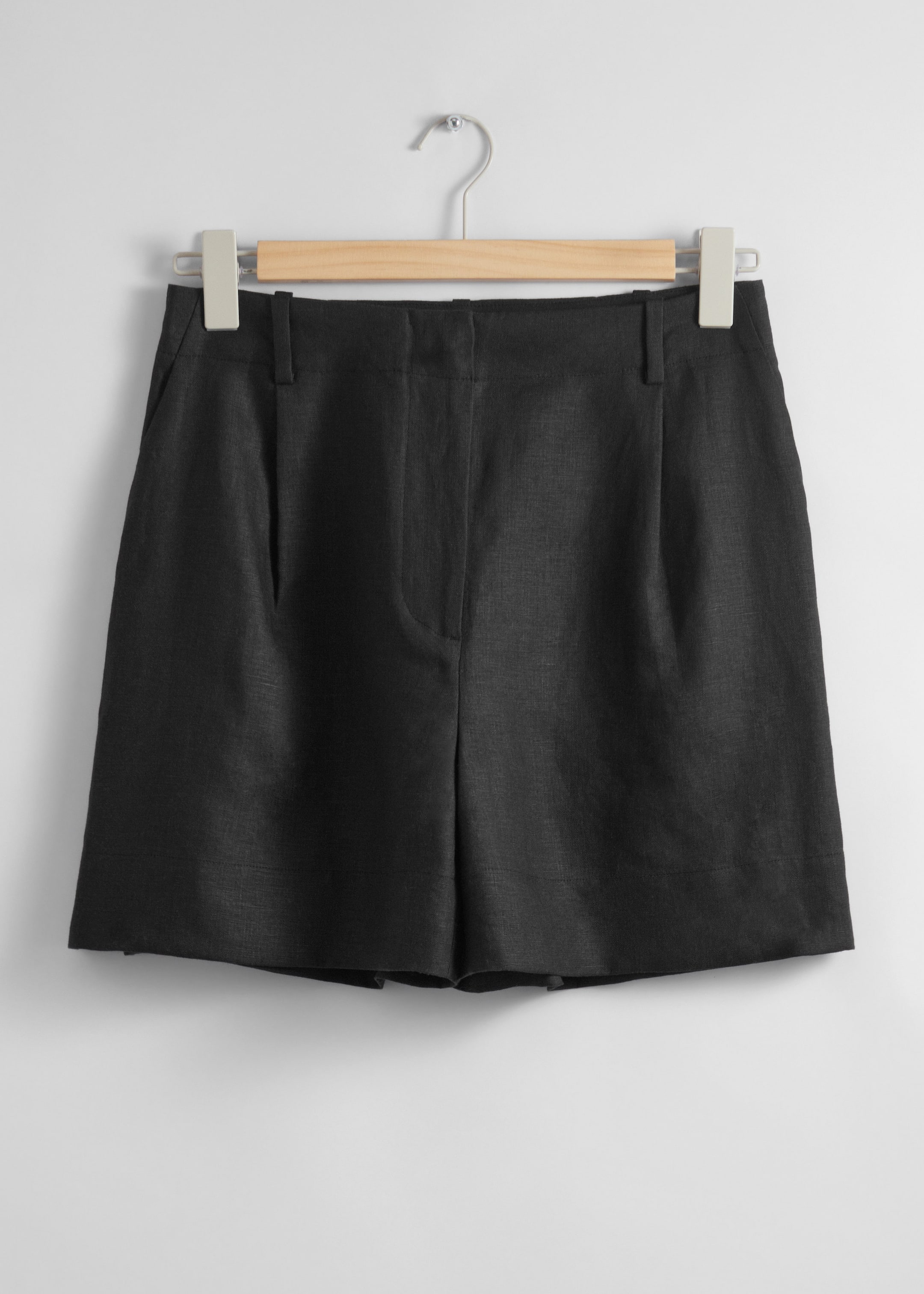 Tailored Linen Shorts - Wheat - Still Life