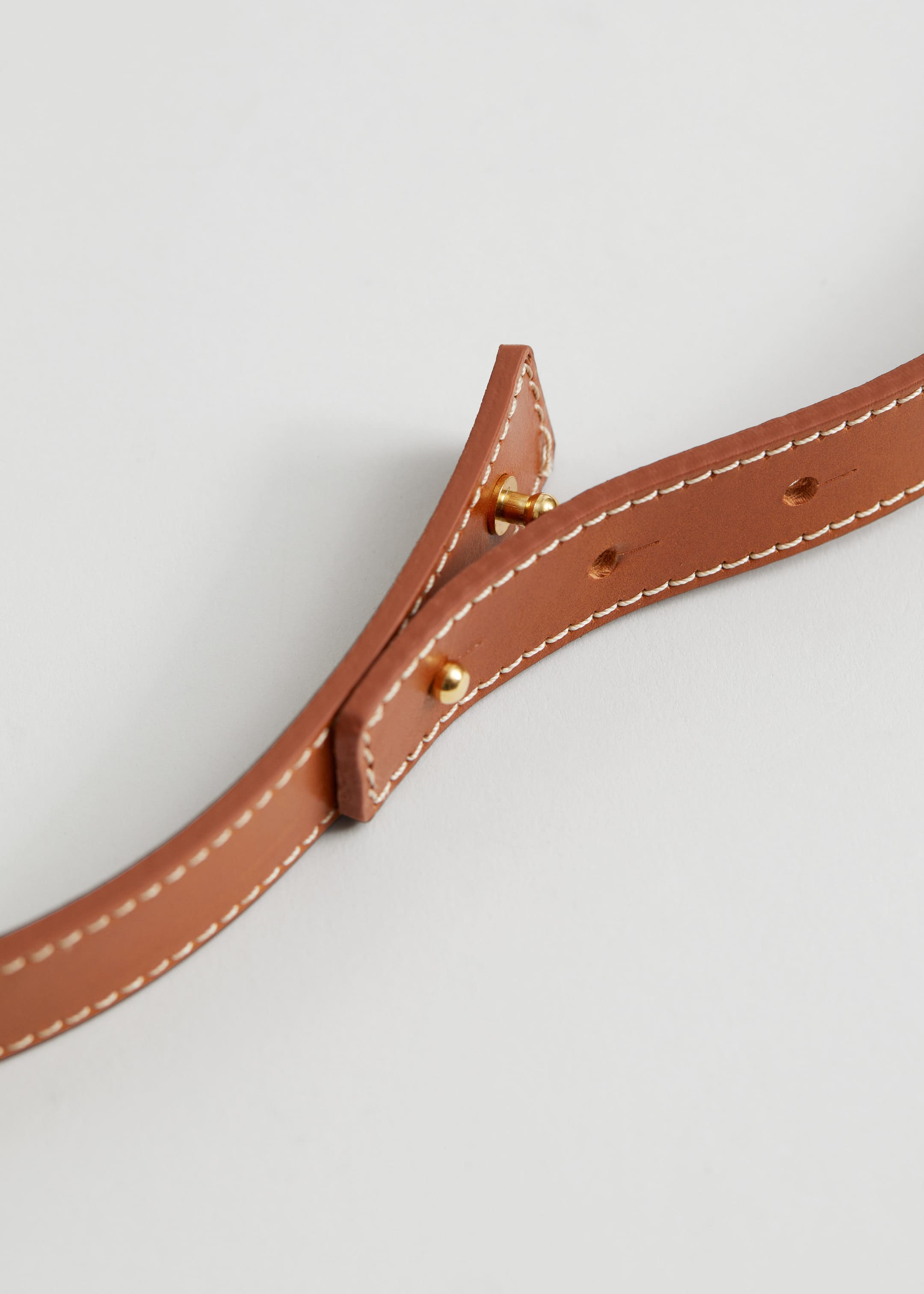 Mid-Waist Leather Belt - {{variantName}} - Descriptive Detail