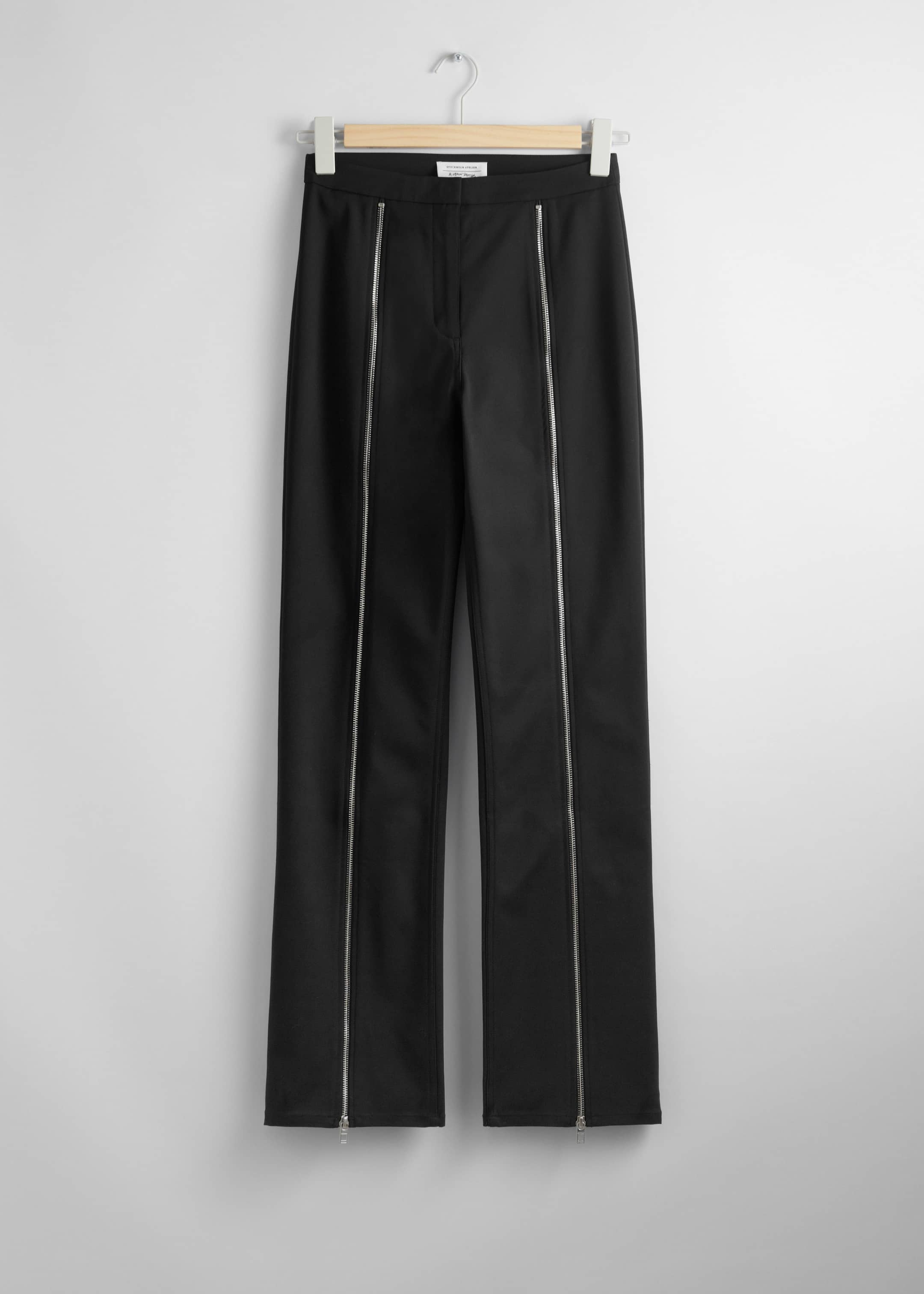 Pantalon orné de fermetures zippées