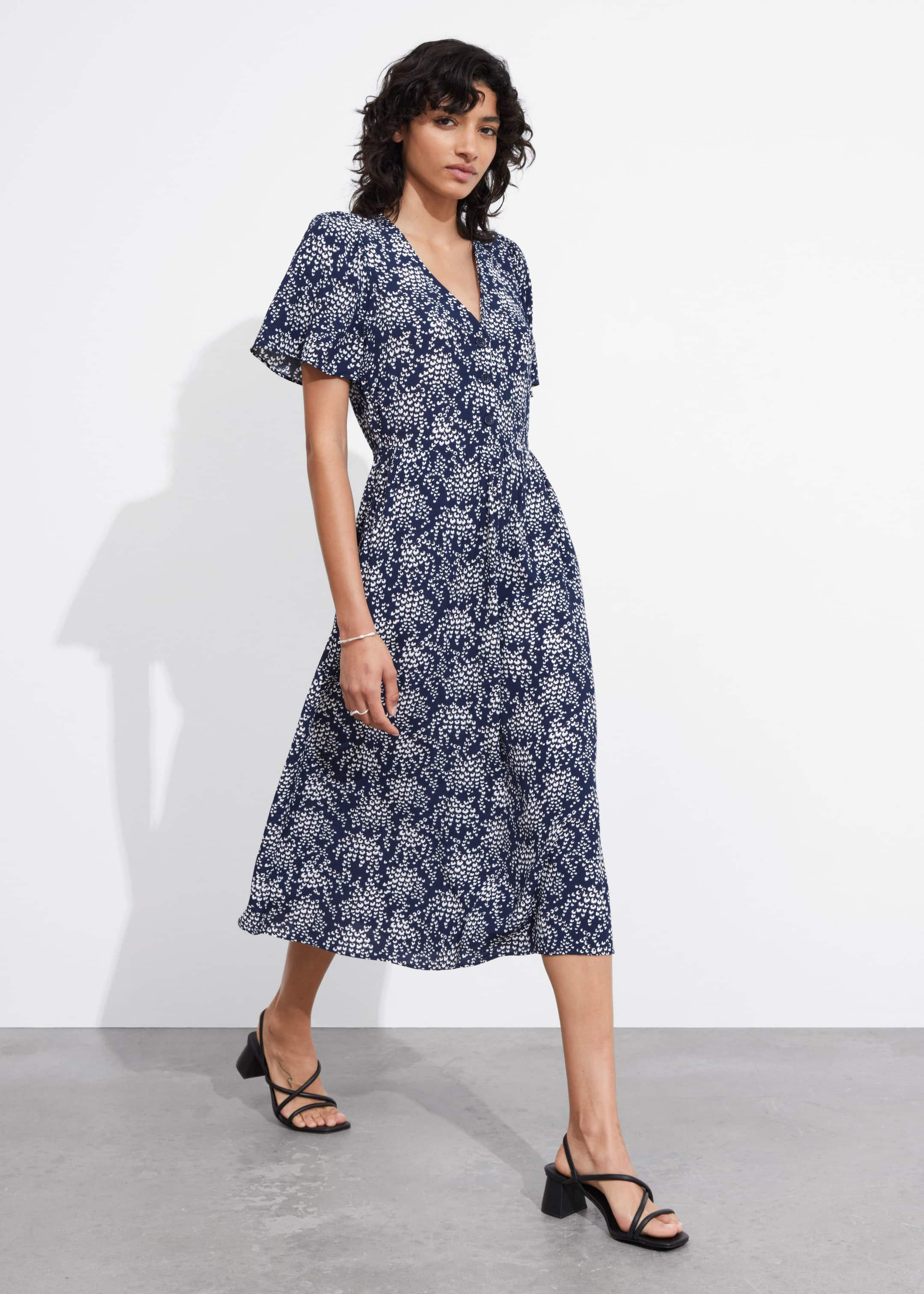 Robe midi à manches volantées - Imprimé noir - Lookbook