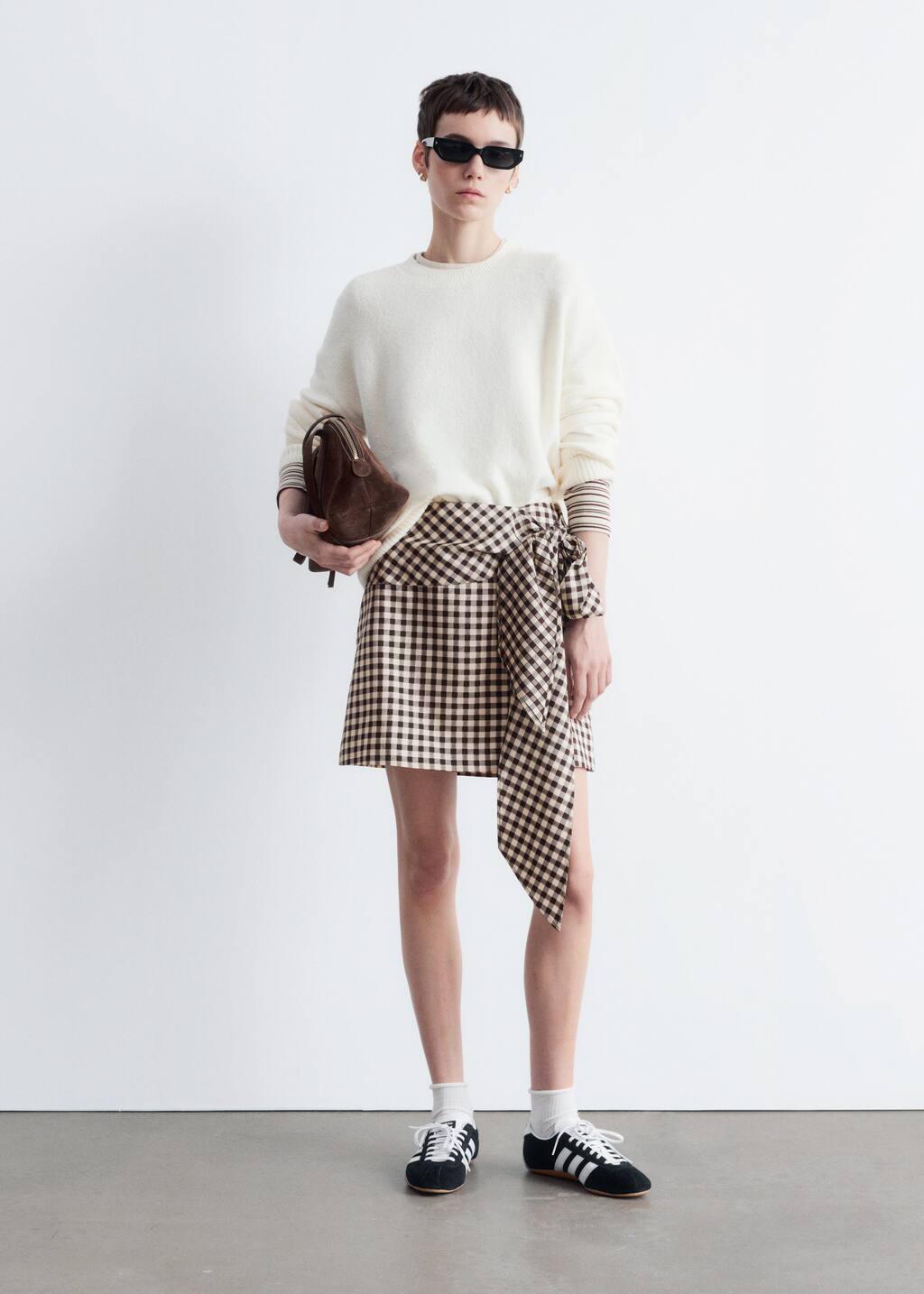 Relaxed Fit V-Neck Jumper in White