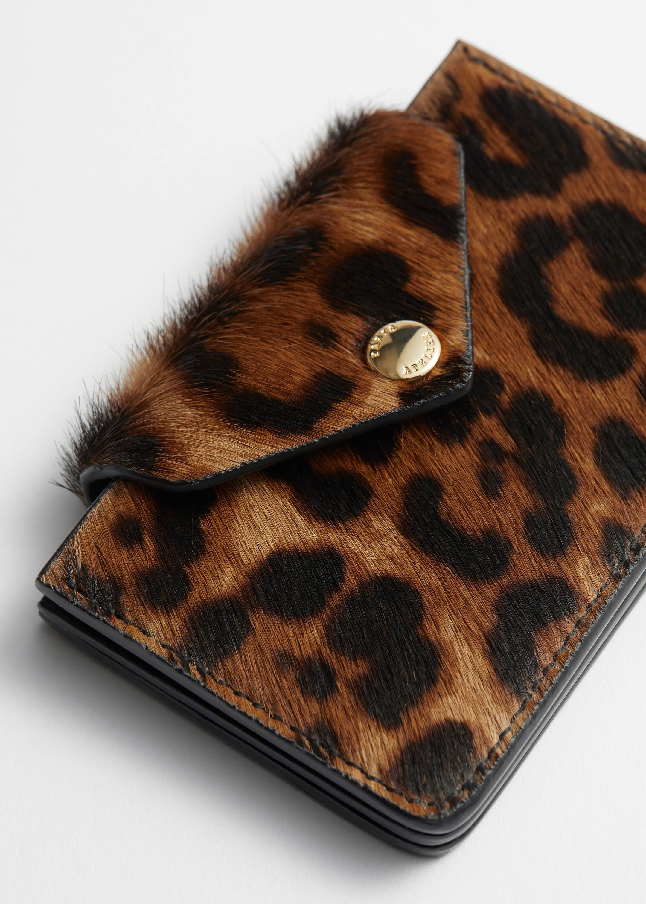 Leopard Card Holder - {{variantName}} - Descriptive Detail