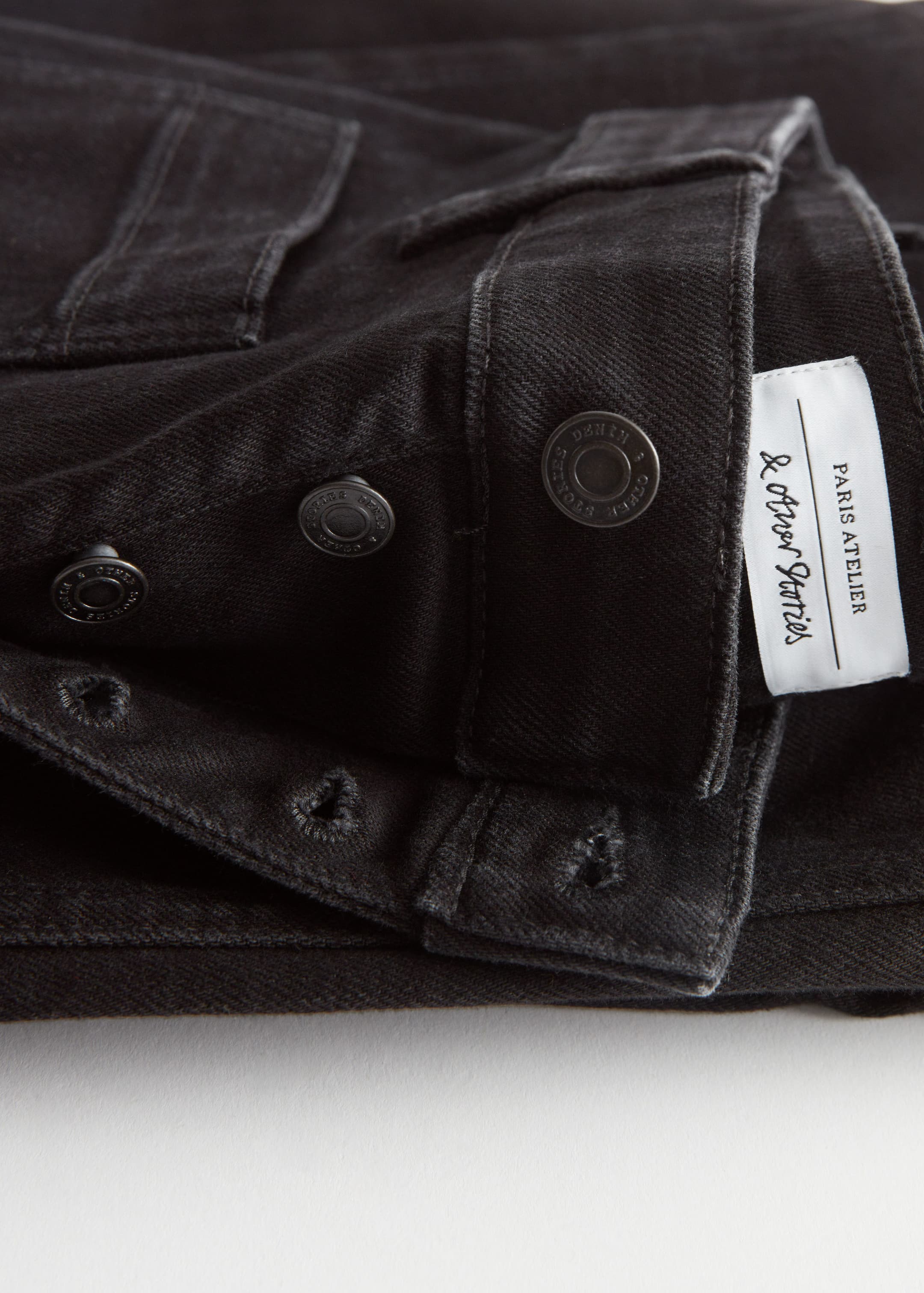 Flared Buttoned Jeans - {{variantName}} - Descriptive Detail