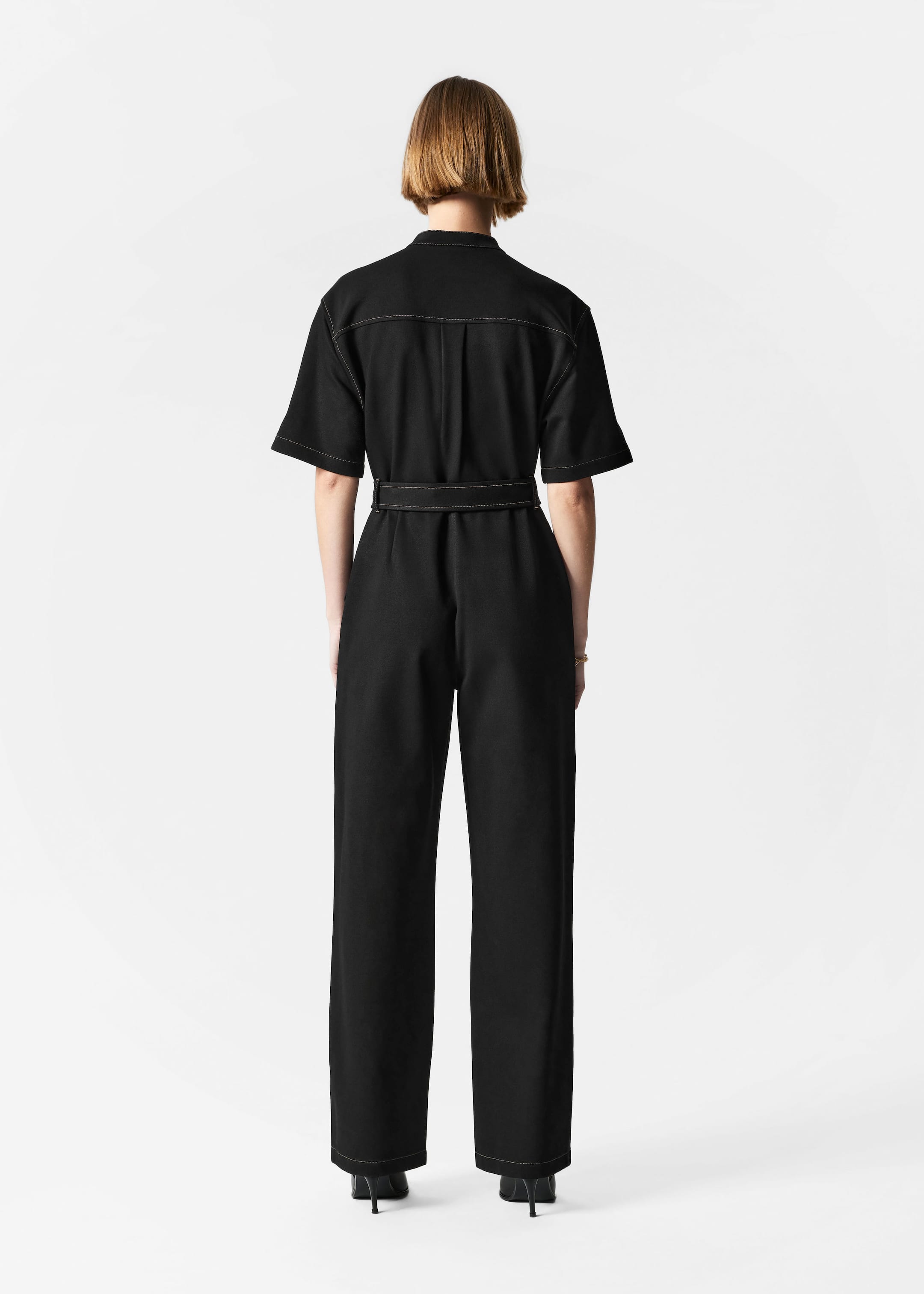 Kurzärmliger Utility-Jumpsuit - Schwarz - Lookbook