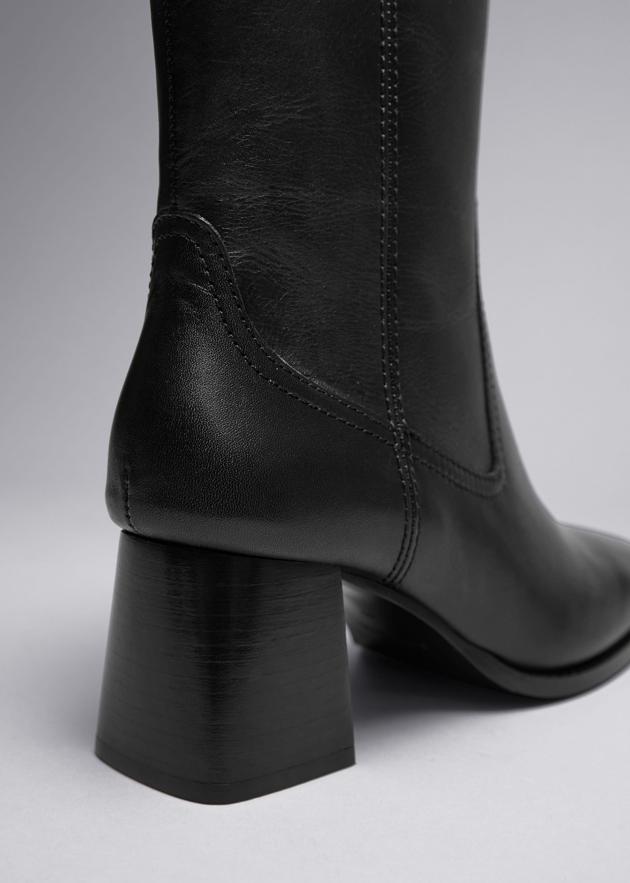 Bottines classiques en cuir - {{variantName}} - Descriptive Detail