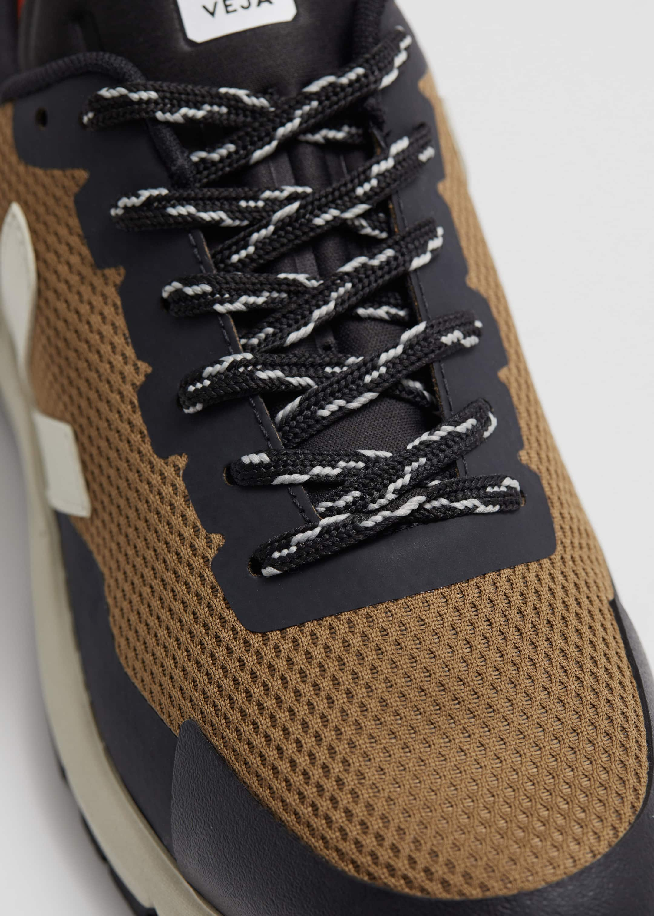 Veja Dekkan Sneakers - {{variantName}} - Descriptive Detail