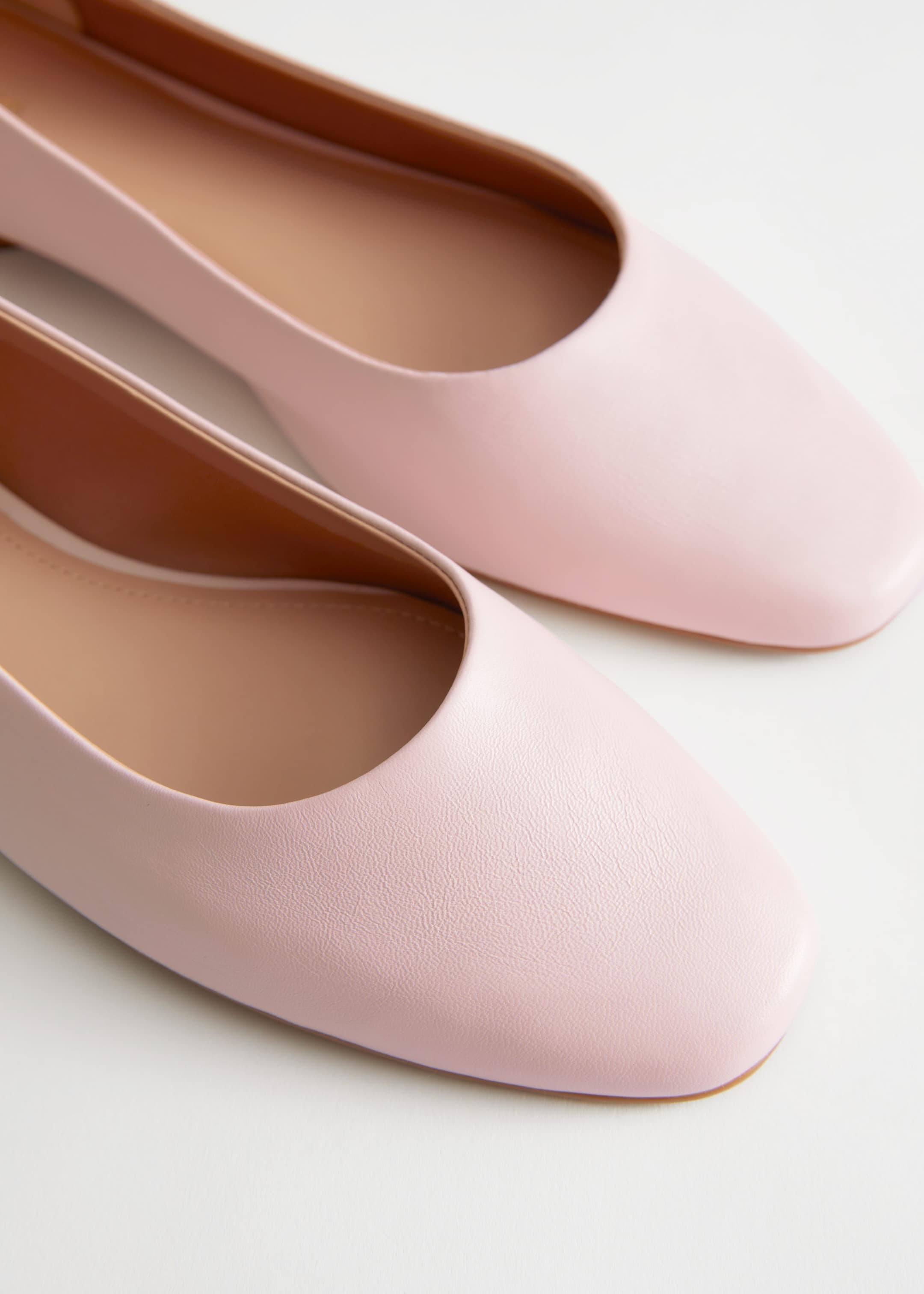 Almond Toe Leather Ballerina Flats - {{variantName}} - Descriptive Detail