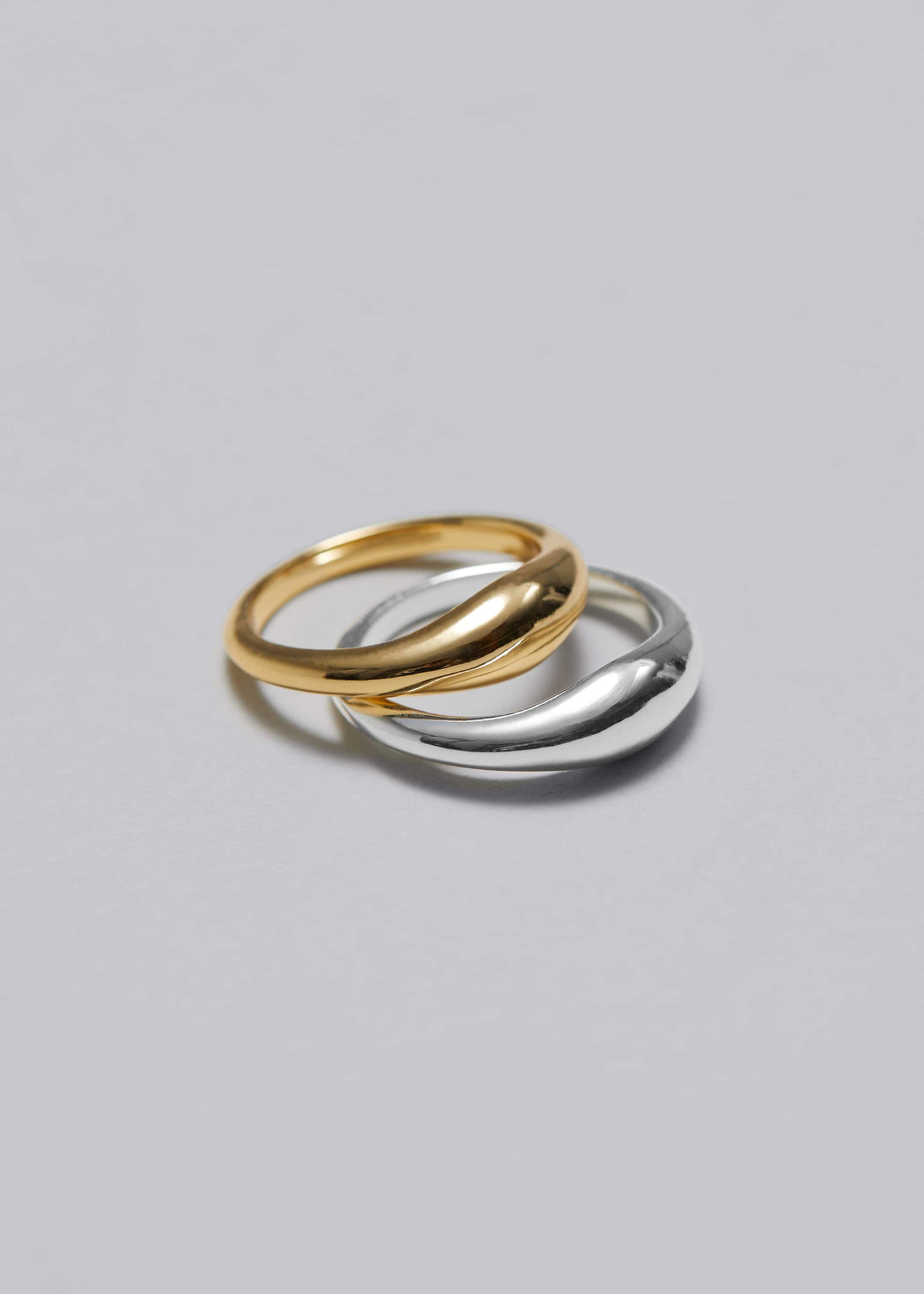 Set mit skulpturalen Ringen