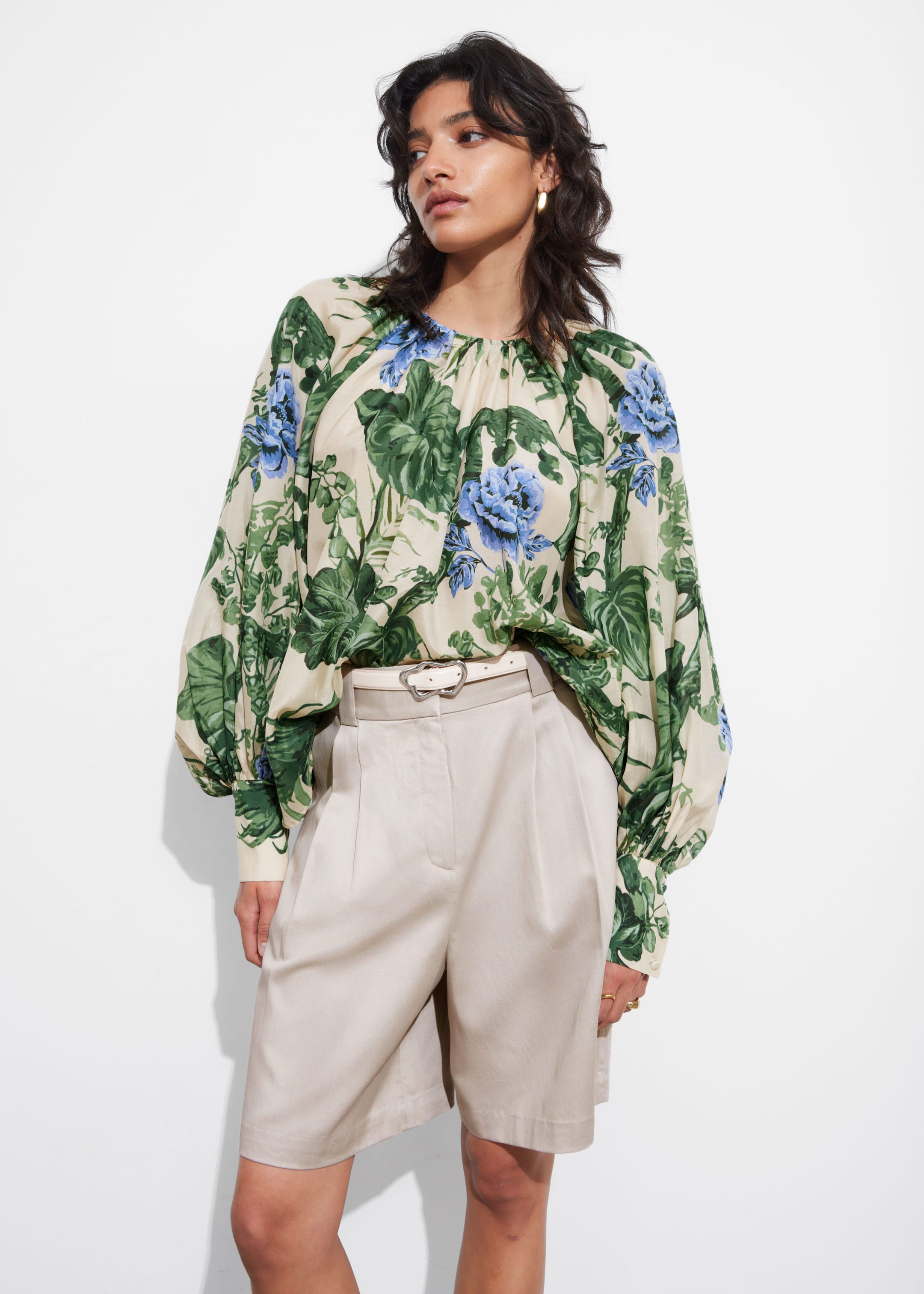 Blouse à manches amples - Motifs fleuris verts et bleus - Lookbook