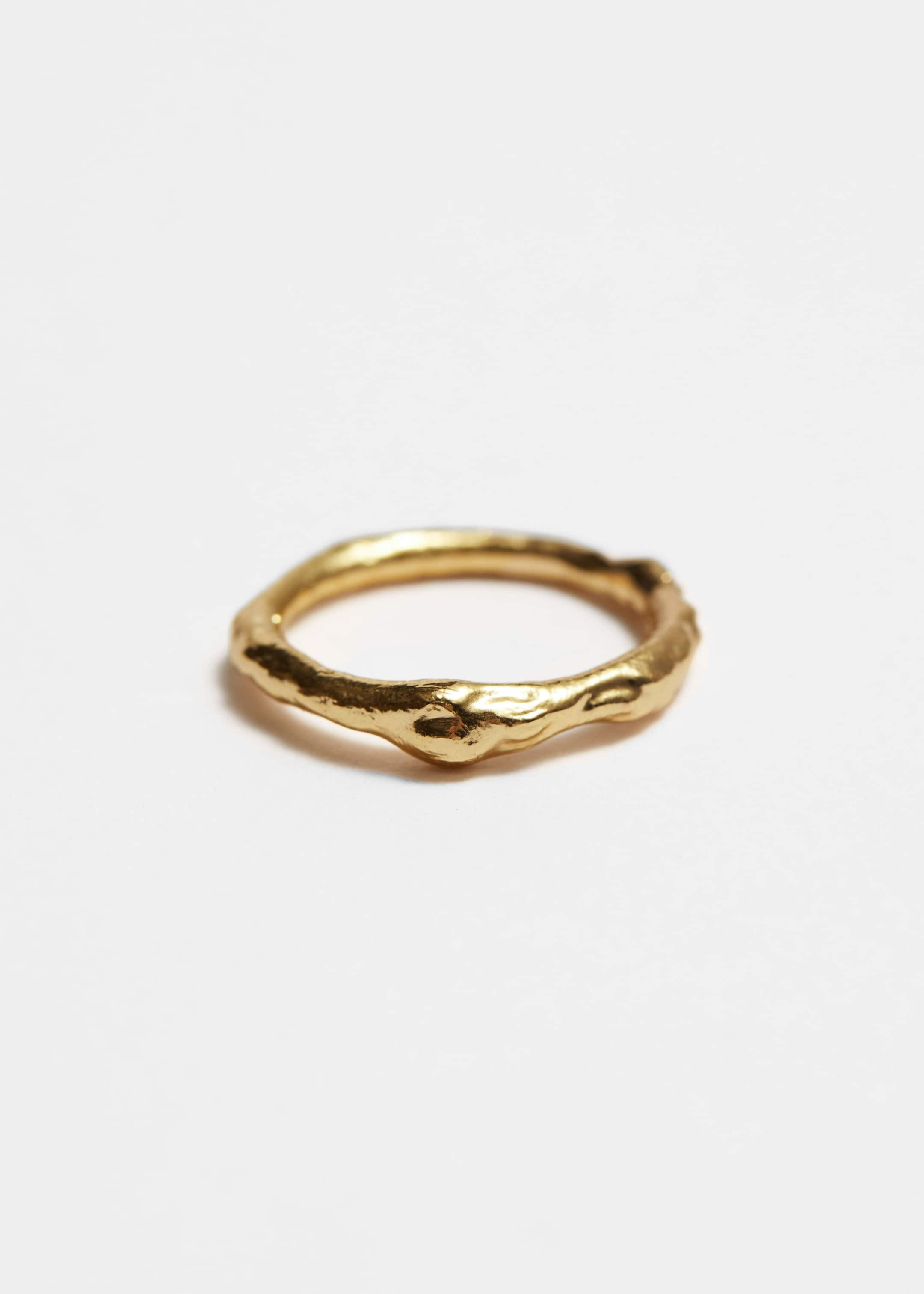 Hammared Ring - Gold - Still Life