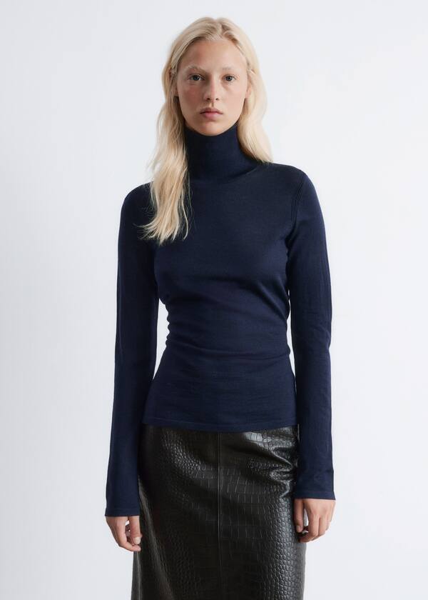 Thin-Knit Wool Turtleneck