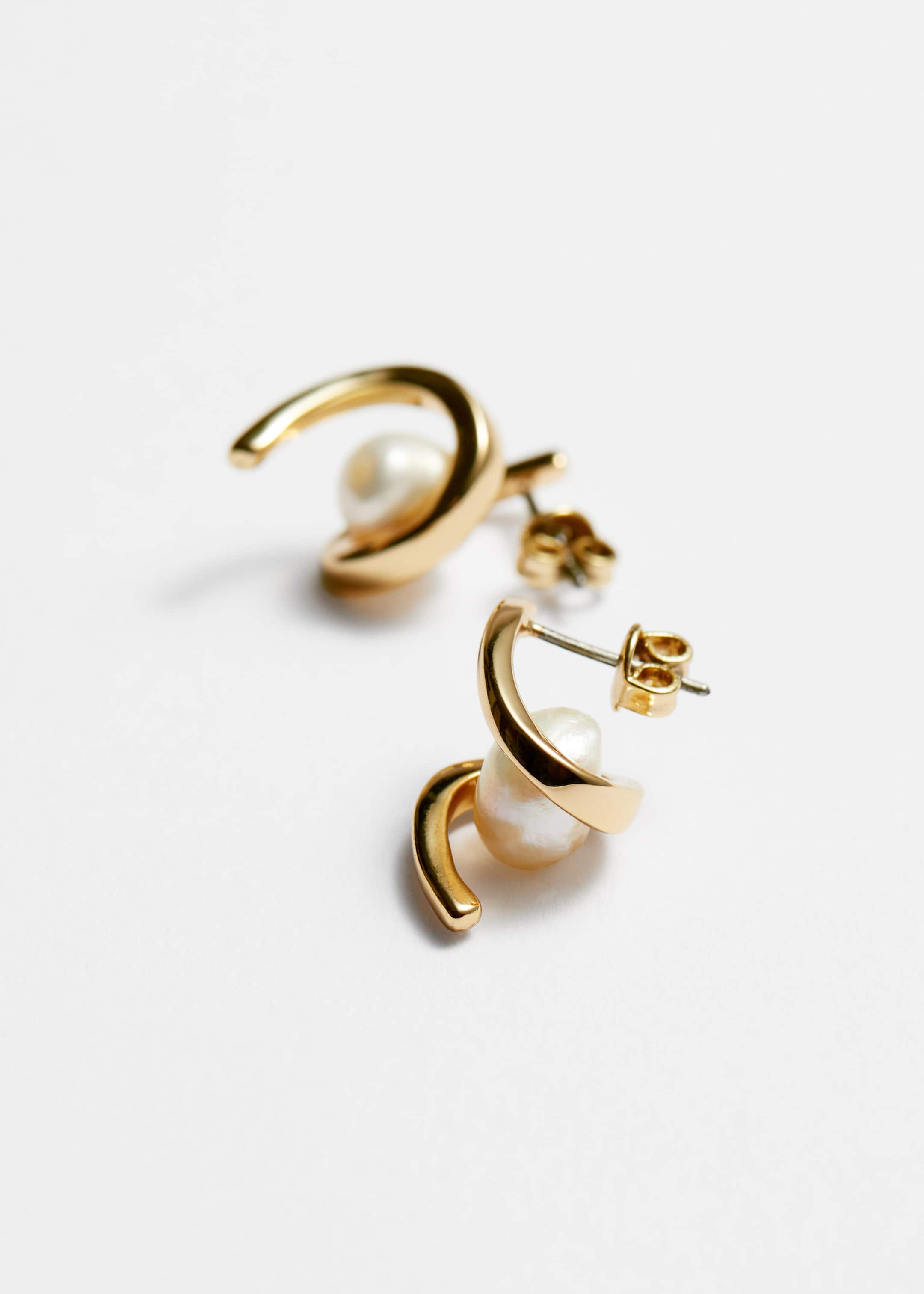 Swirl Pearl Stud Earrings - {{variantName}} - Descriptive Detail