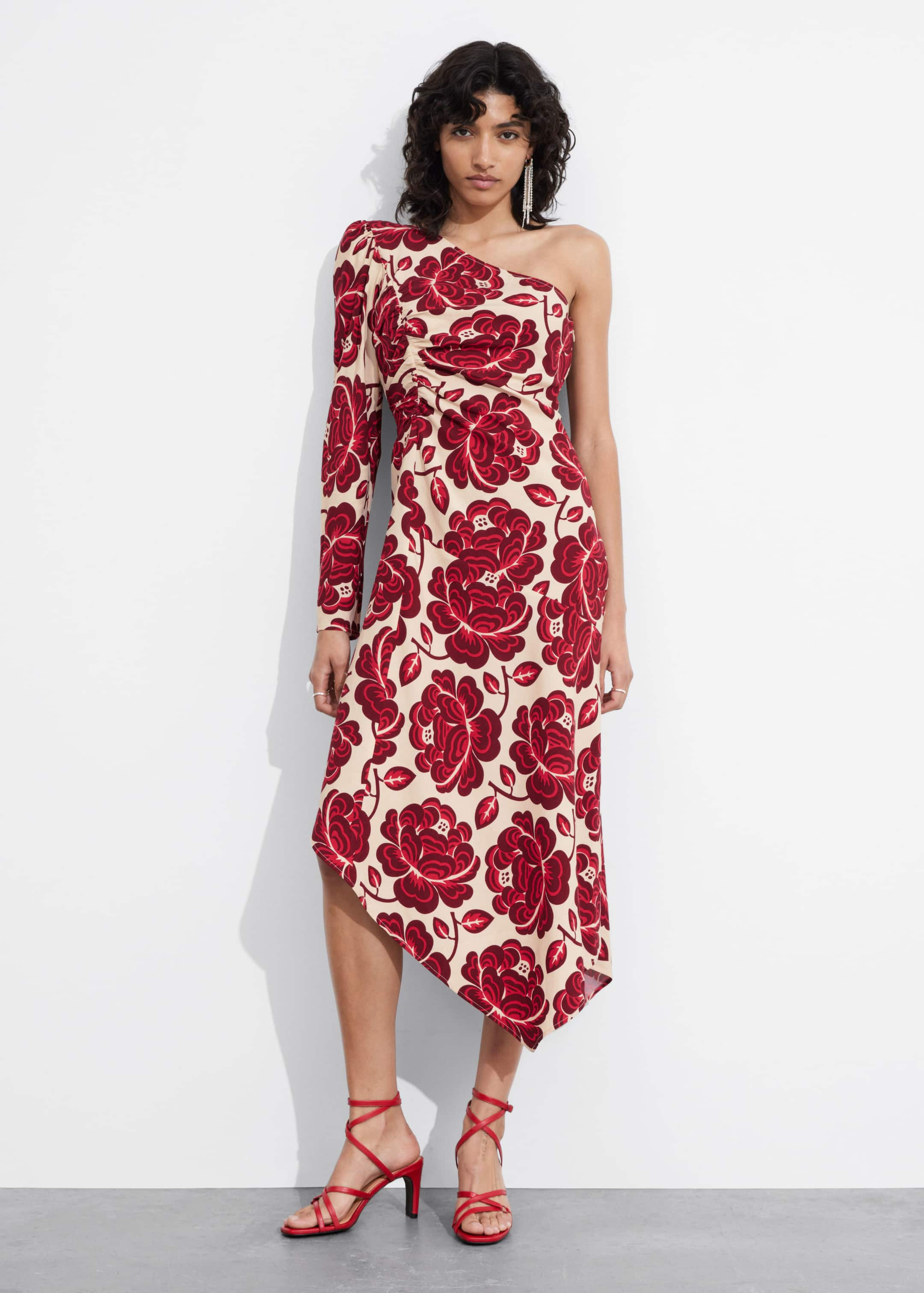 Robe midi asymétrique - Motif fleuri rouge - Lookbook