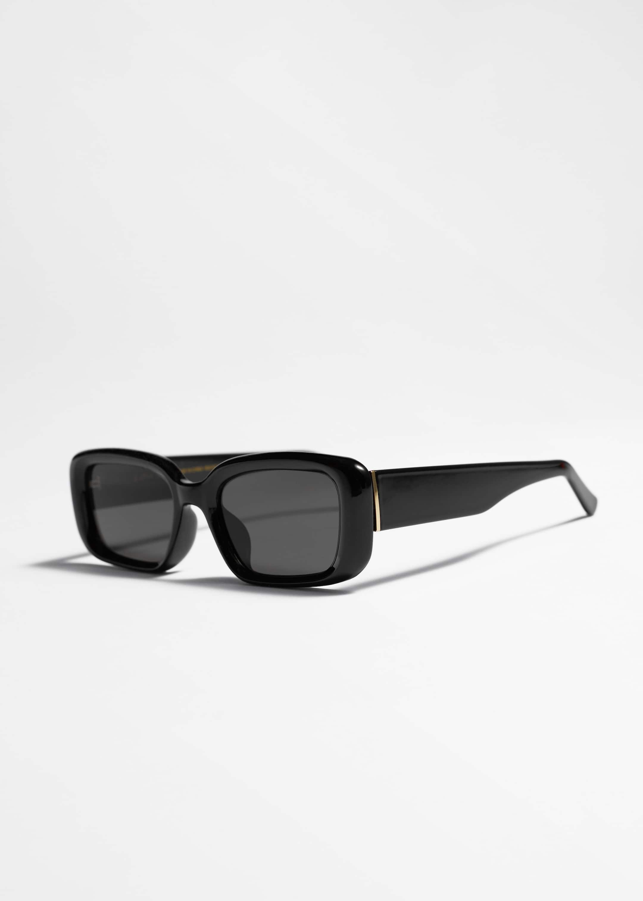 Bold Rectangular-Frame Sunglasses - {{variantName}} - Descriptive Detail