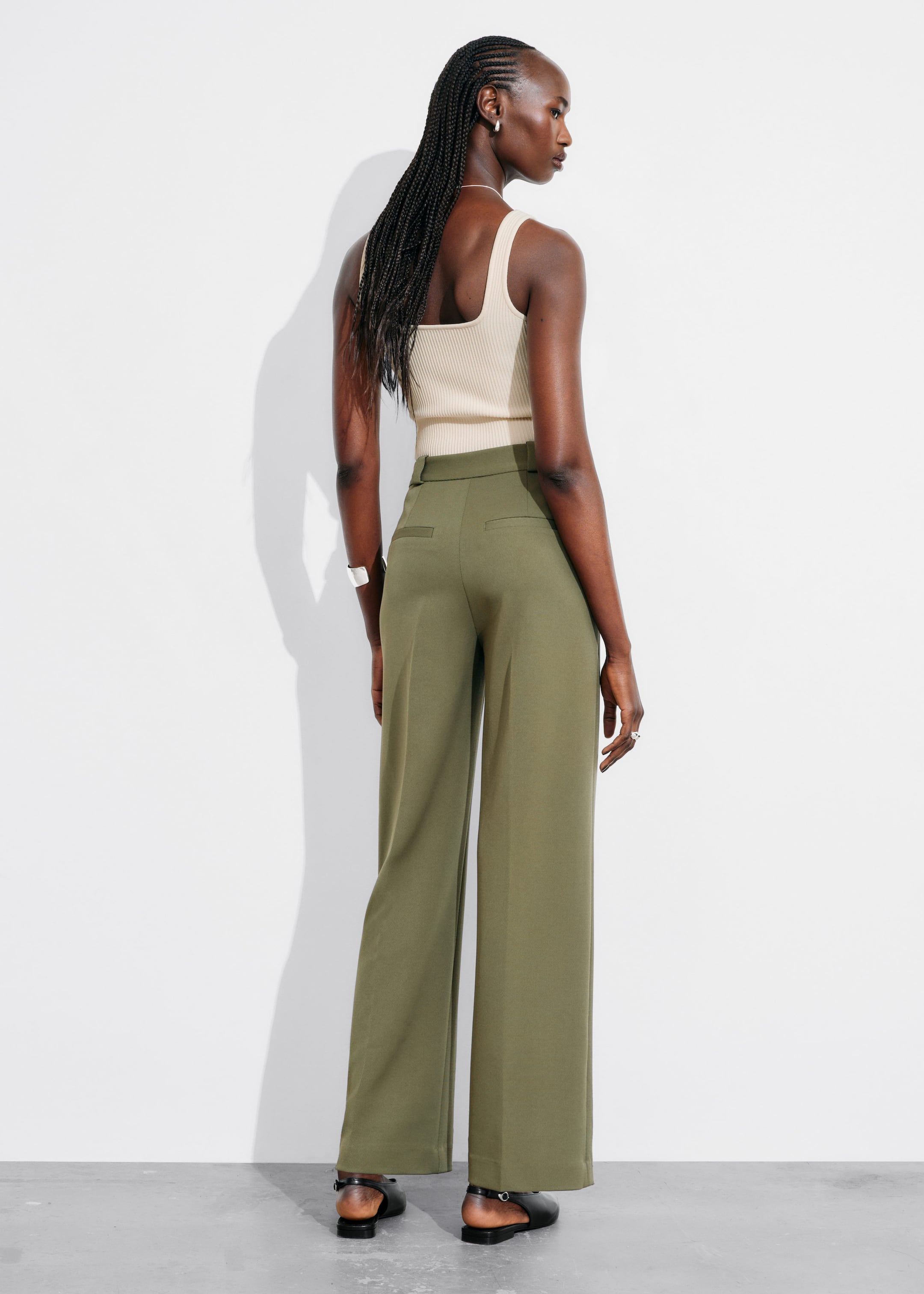 Pantalon large à plis marqués - Couleur crème - Lookbook