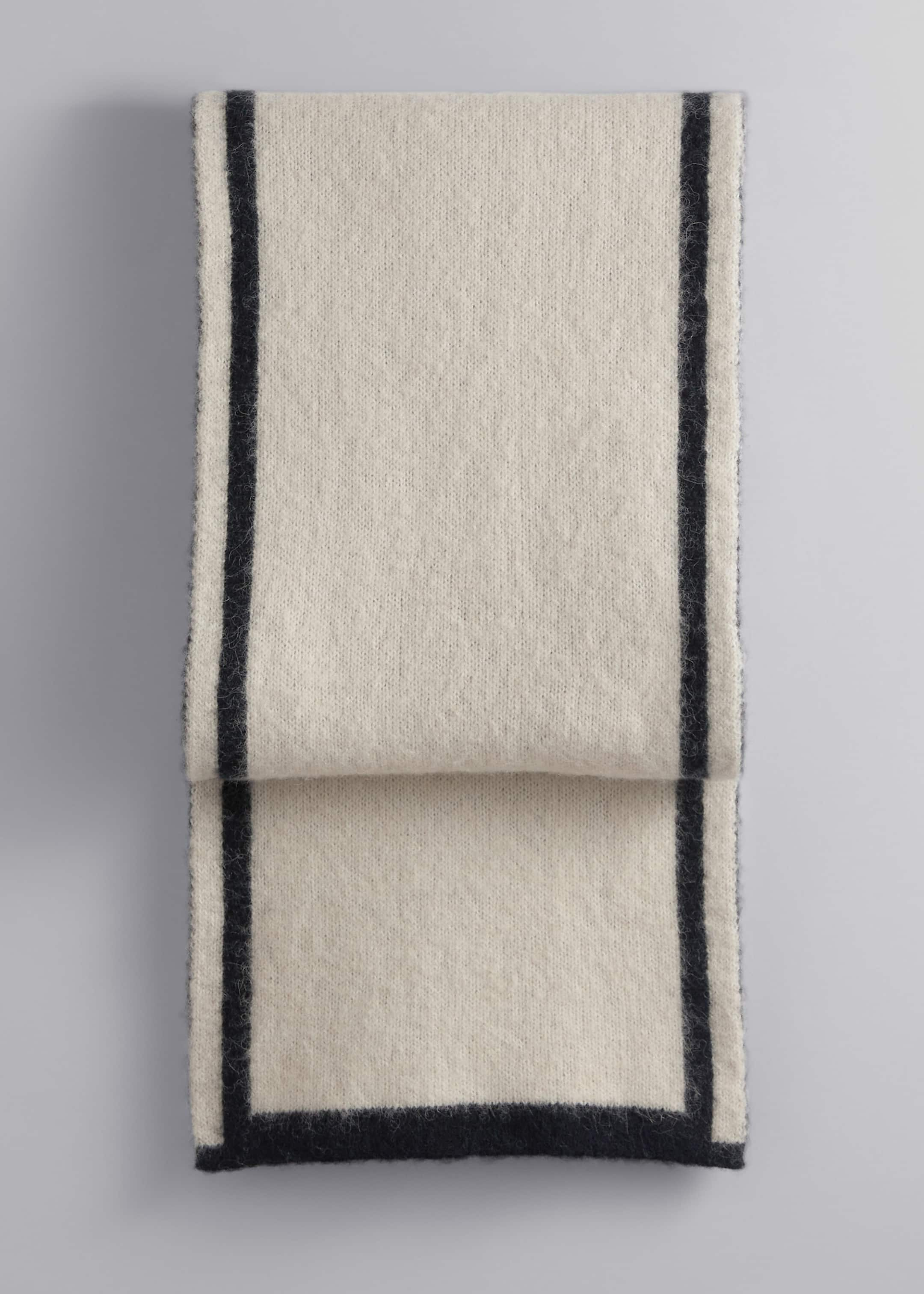 Two-Tone Knit Scarf - Beige/Black - Still Life