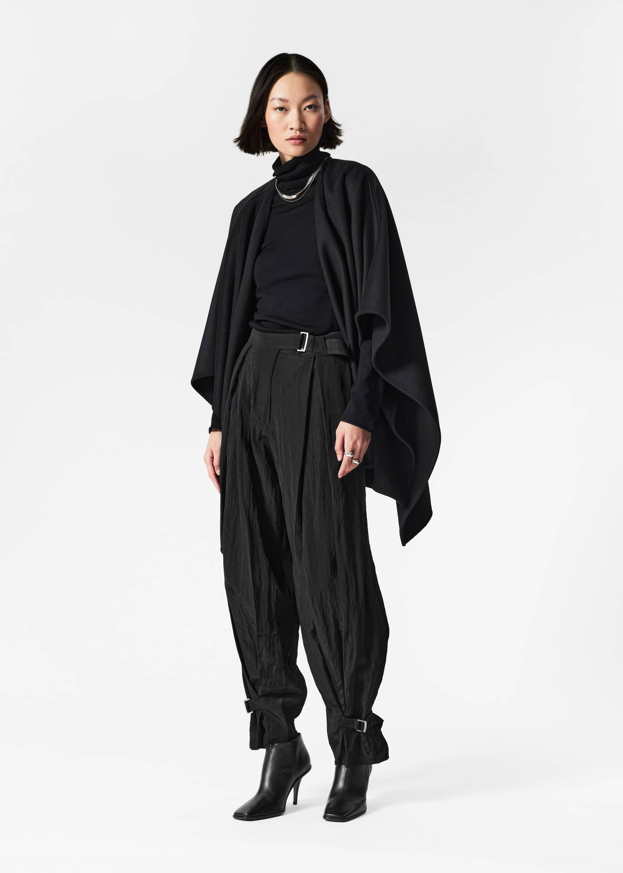 Belted Box-Pleat Trousers - Black - Lookbook