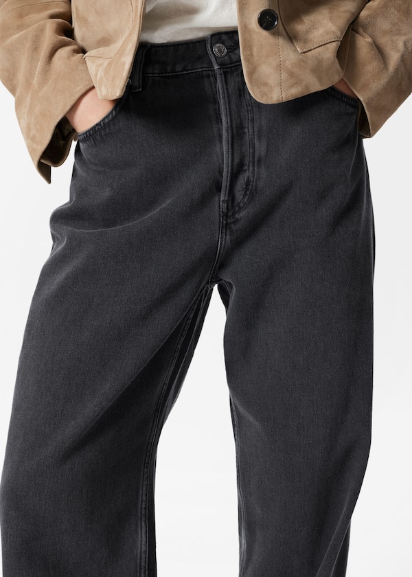 Relaxed Tapered Jeans