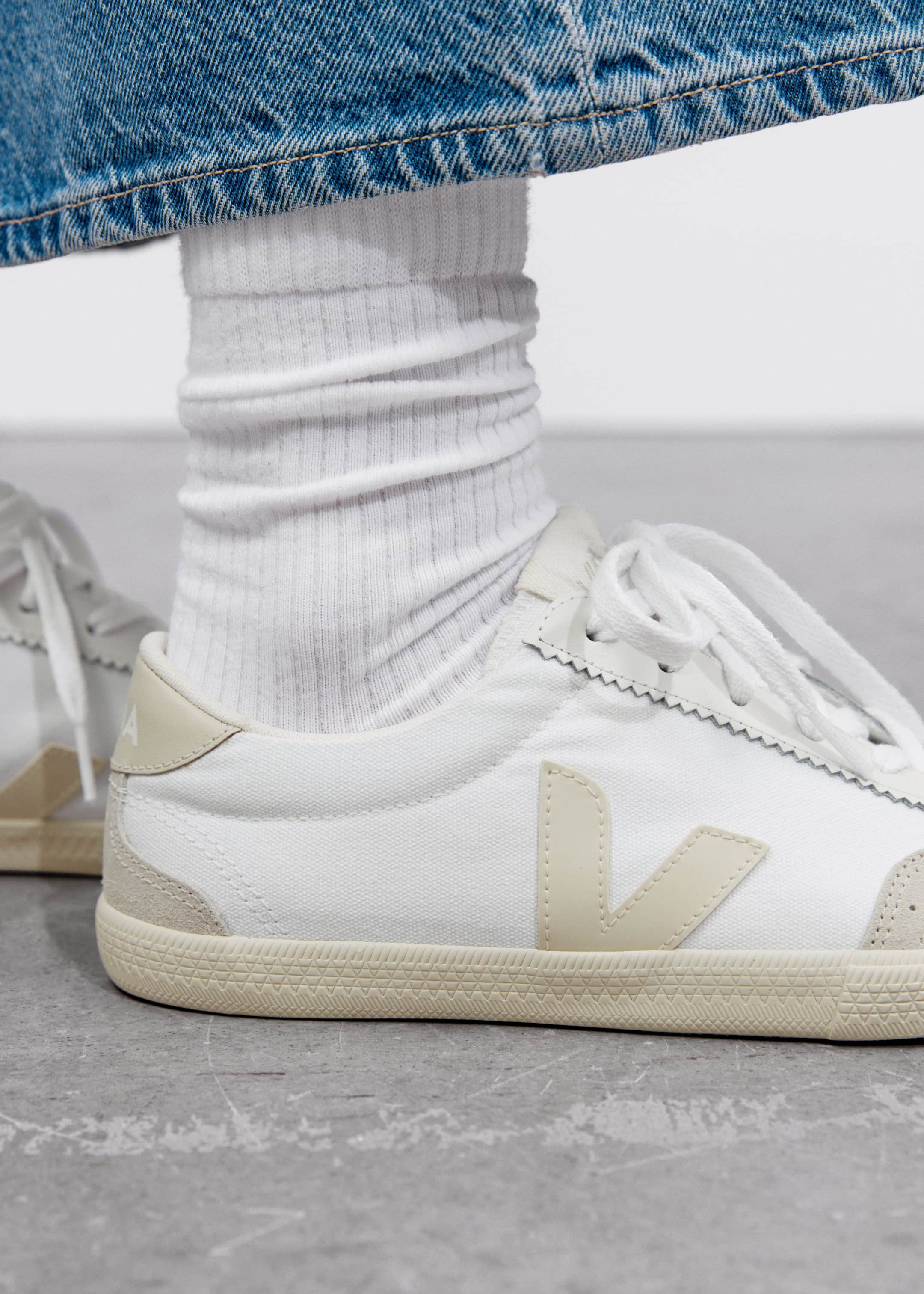 Veja Volley Canvas Sneakers - Light blue/White - Lookbook