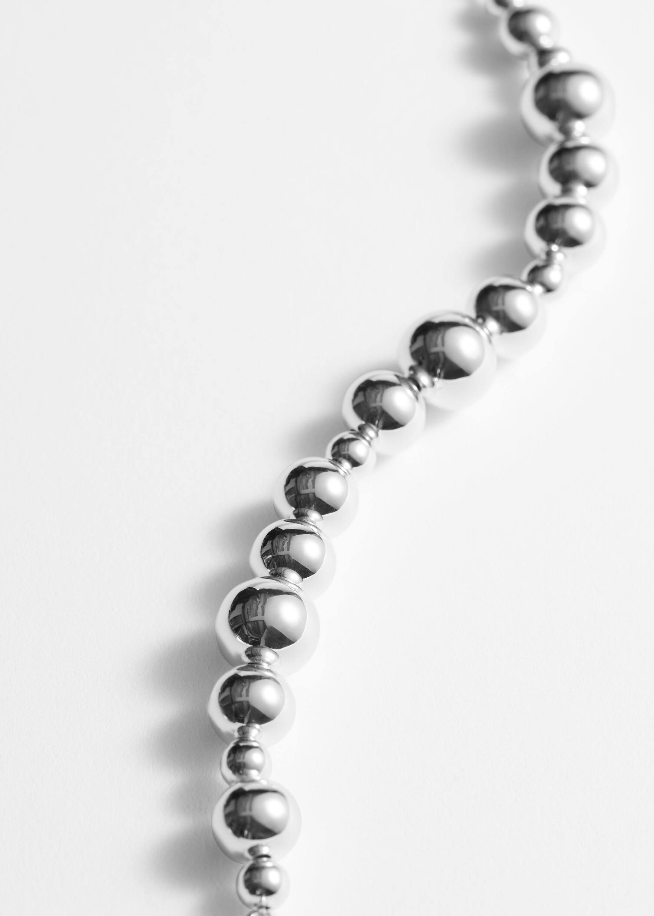 Bracelet asymétrique en perles - {{variantName}} - Descriptive Detail