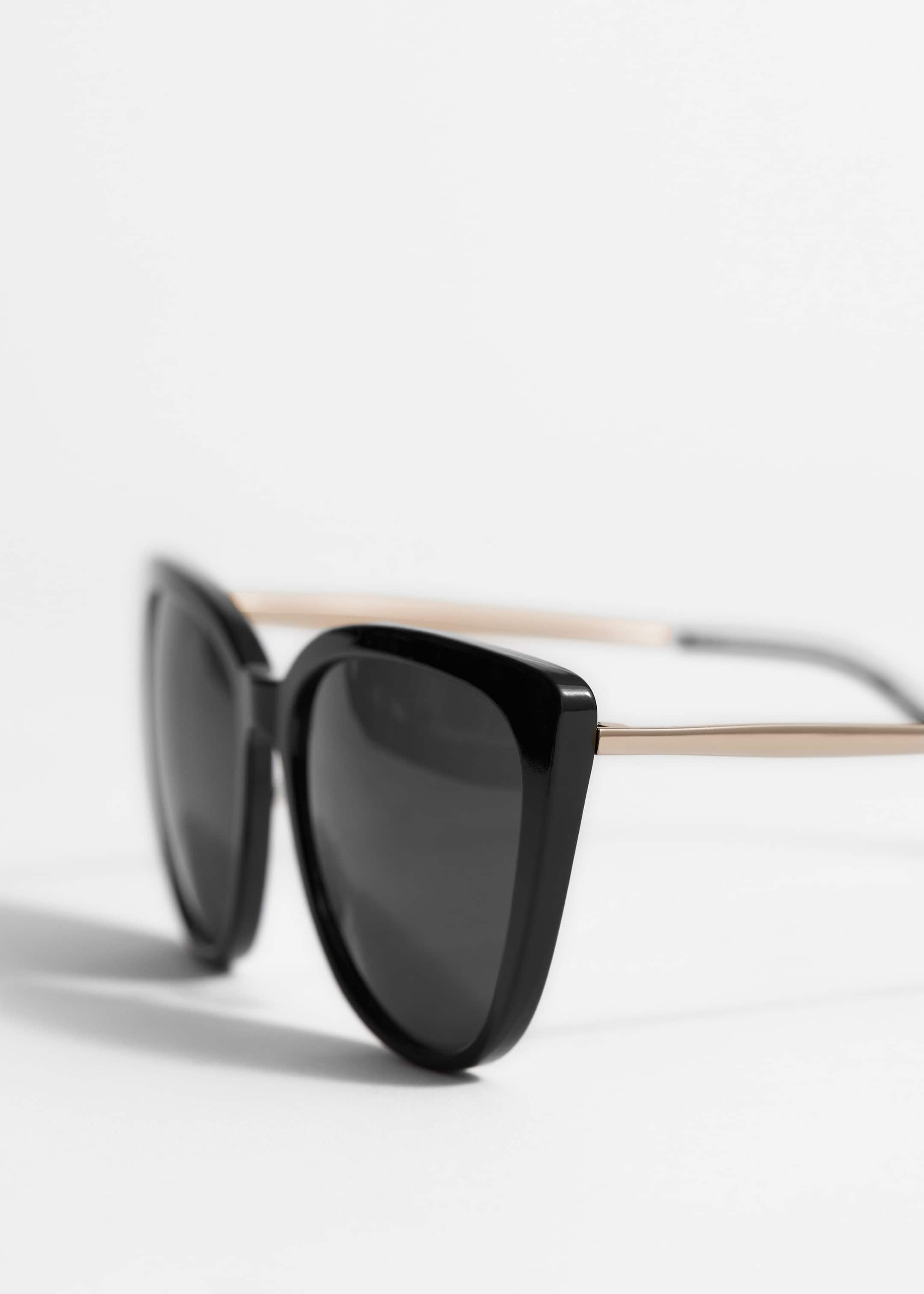 D-Frame Sunglasses - {{variantName}} - Descriptive Detail