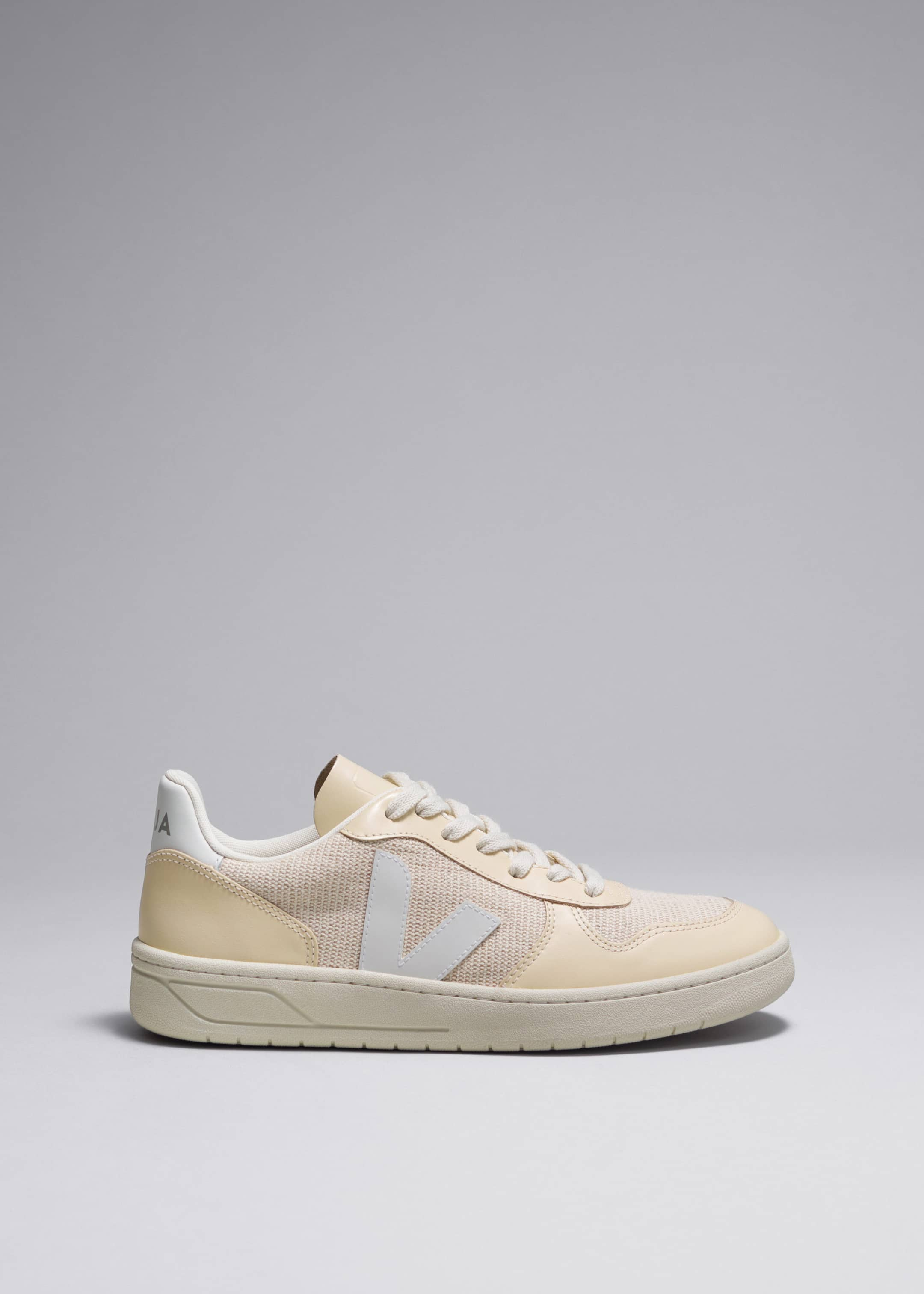 Image of Veja V-10 Sneaker