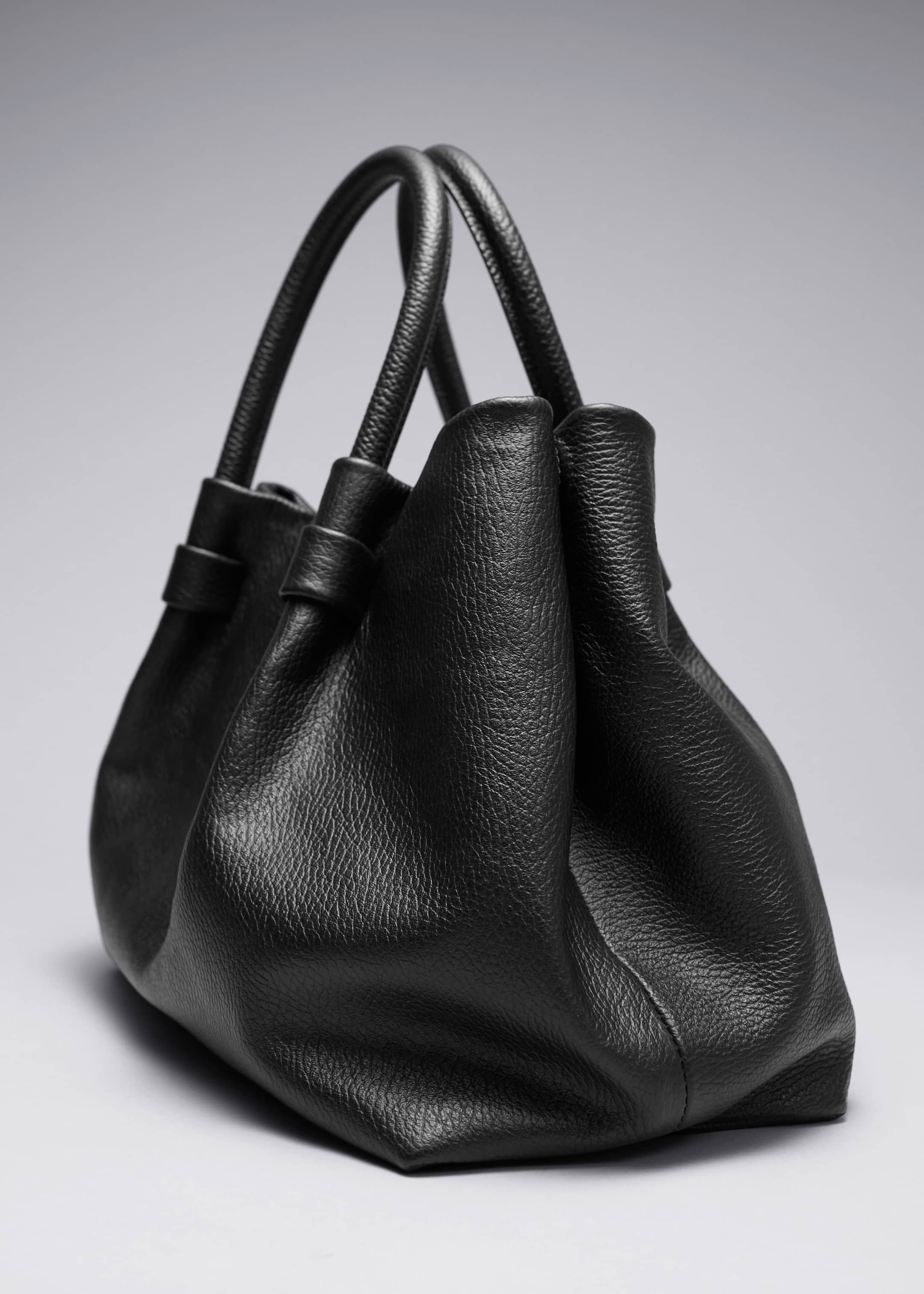 Sac fourre-tout classique en cuir - {{variantName}} - Descriptive Detail