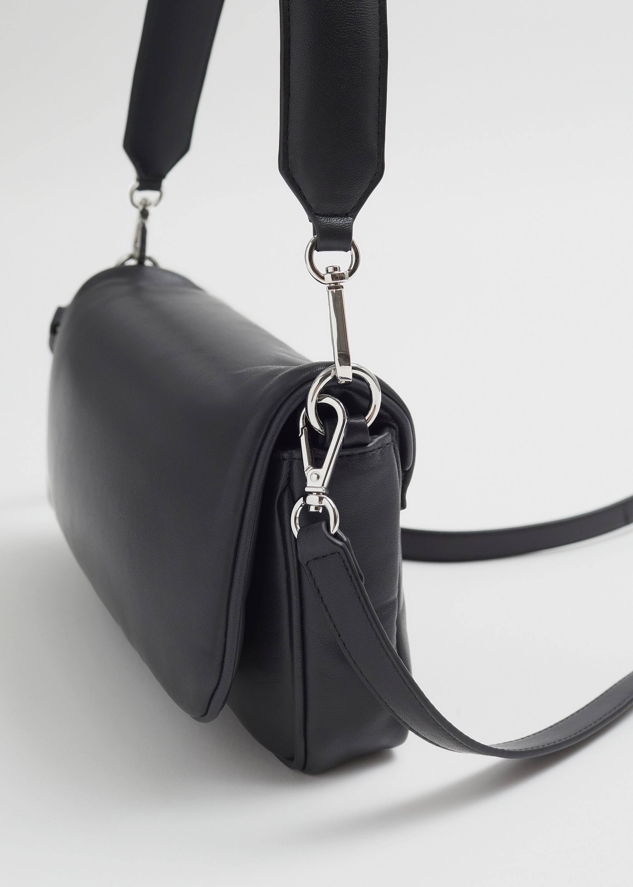 Versatile Crossbody Bag - {{variantName}} - Descriptive Detail