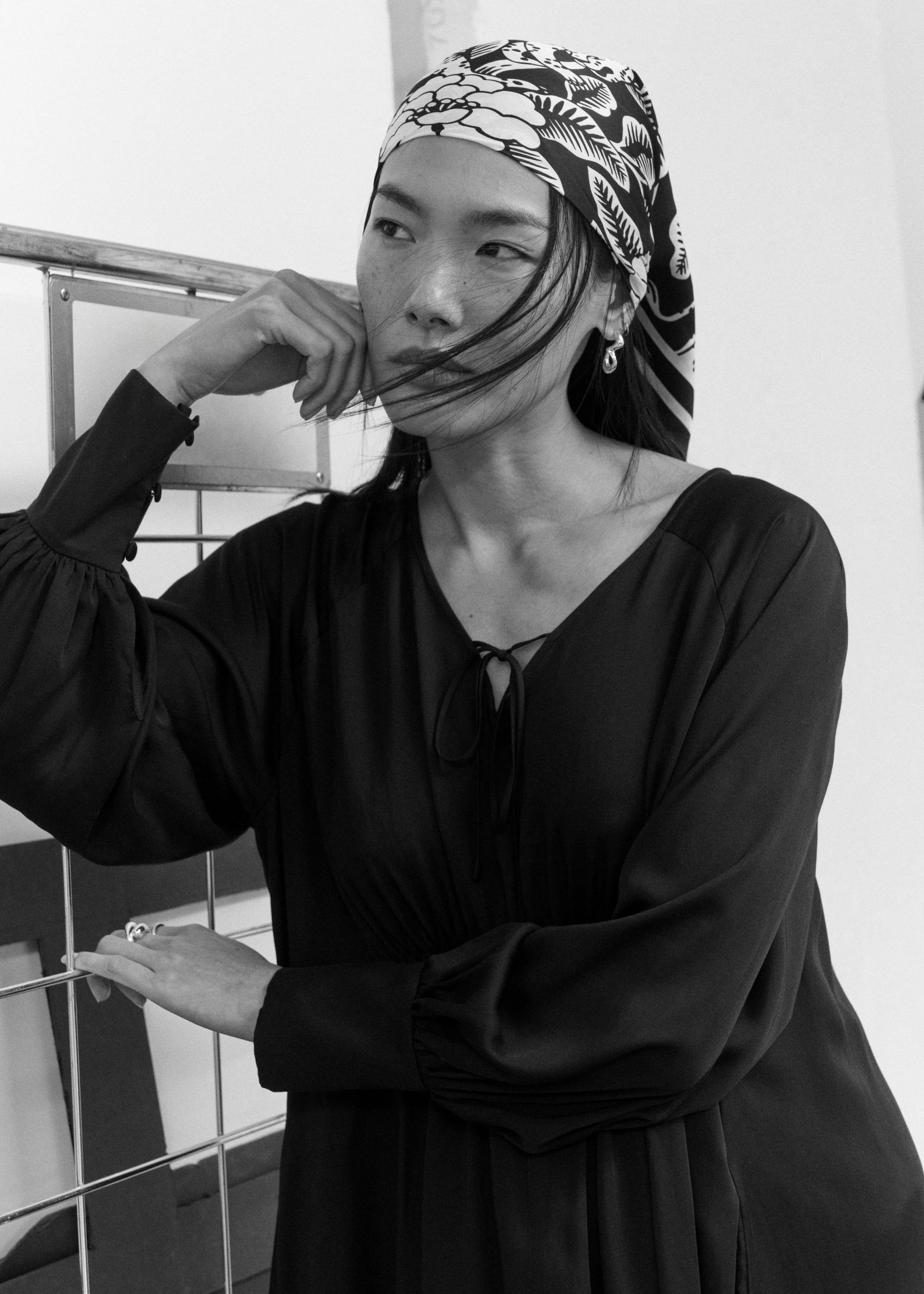 Foulard carré à imprimé léopard - Noir - Lookbook