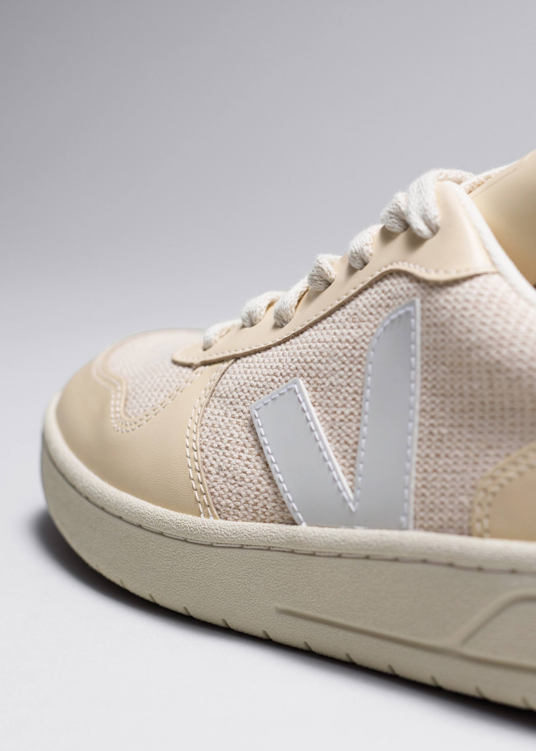 Veja V-10 Sneakers - {{variantName}} - Descriptive Detail