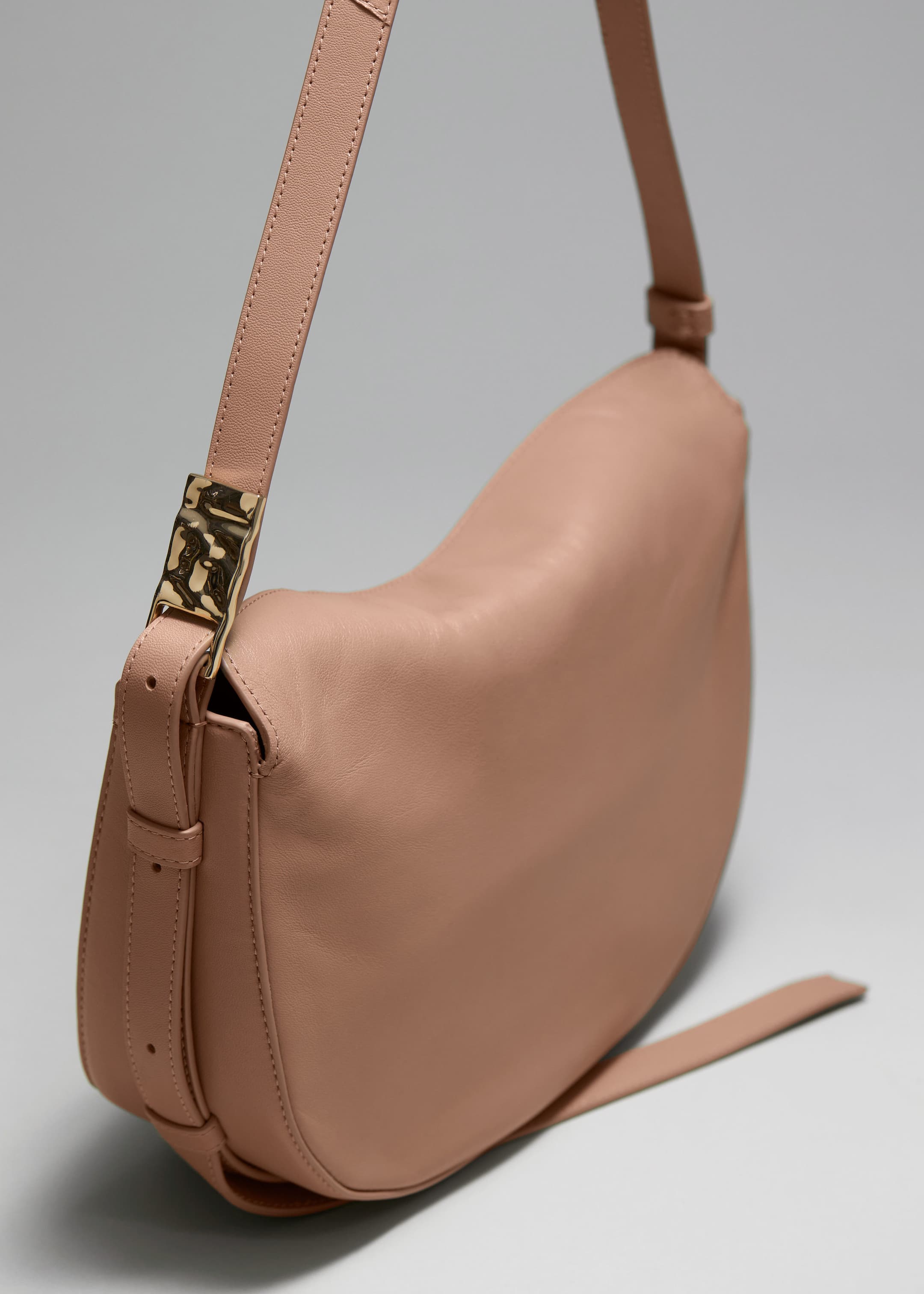 Leather Shoulder Bag - {{variantName}} - Descriptive Detail