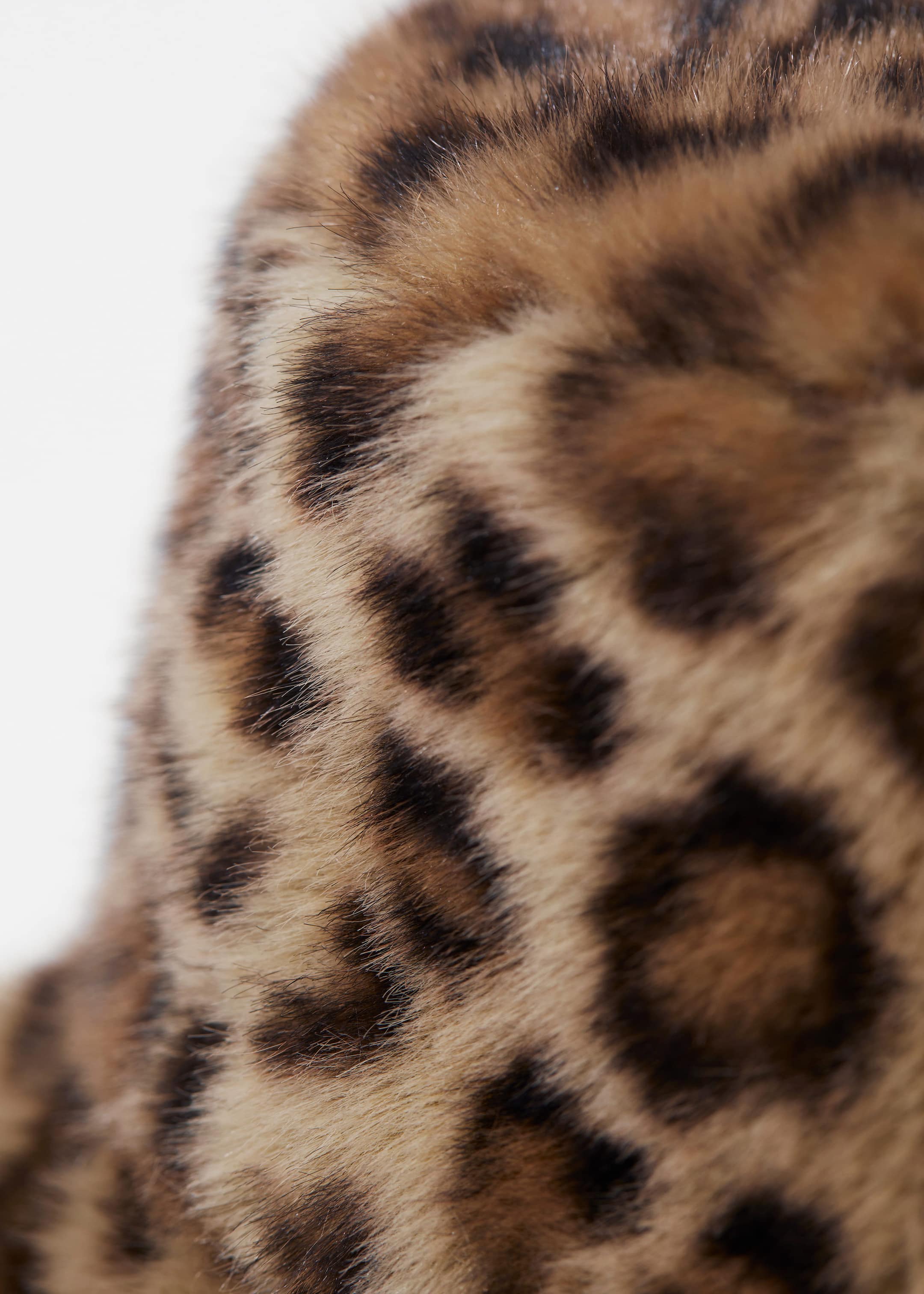 Leopard Faux-Fur Hat - {{variantName}} - Descriptive Detail